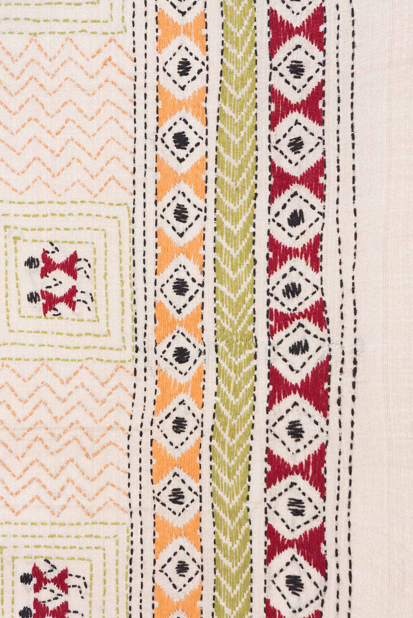 Beige Tussar Silk Saree - Image 3