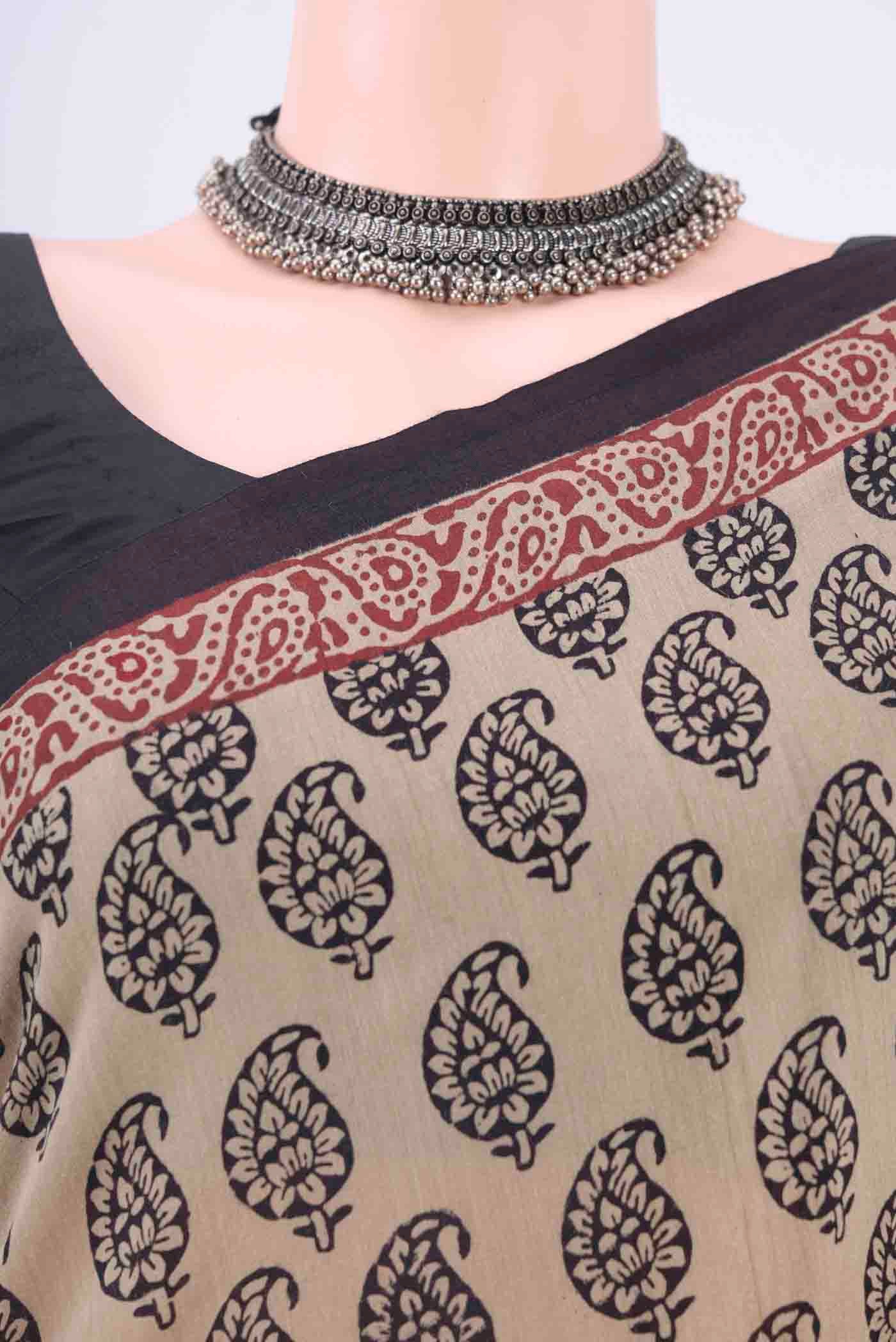Beige Tussar Silk Saree - Image 2