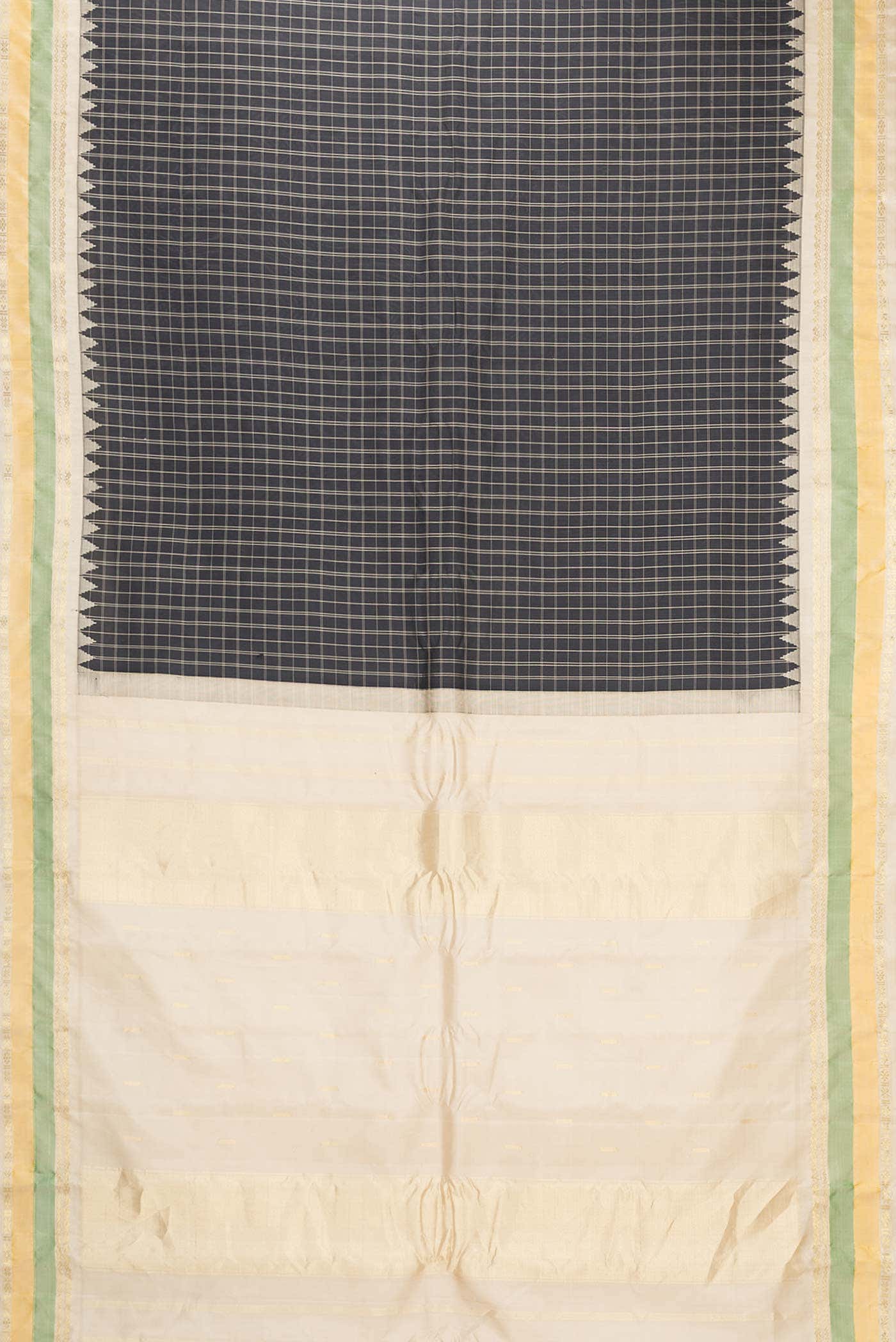 Black Dual Tone Gadwal Silk Saree - Image 4