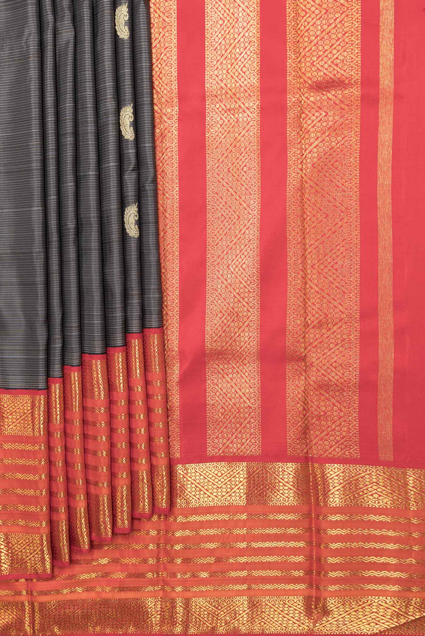 Black Dual Tone Kanjivaram Saree - Image 4