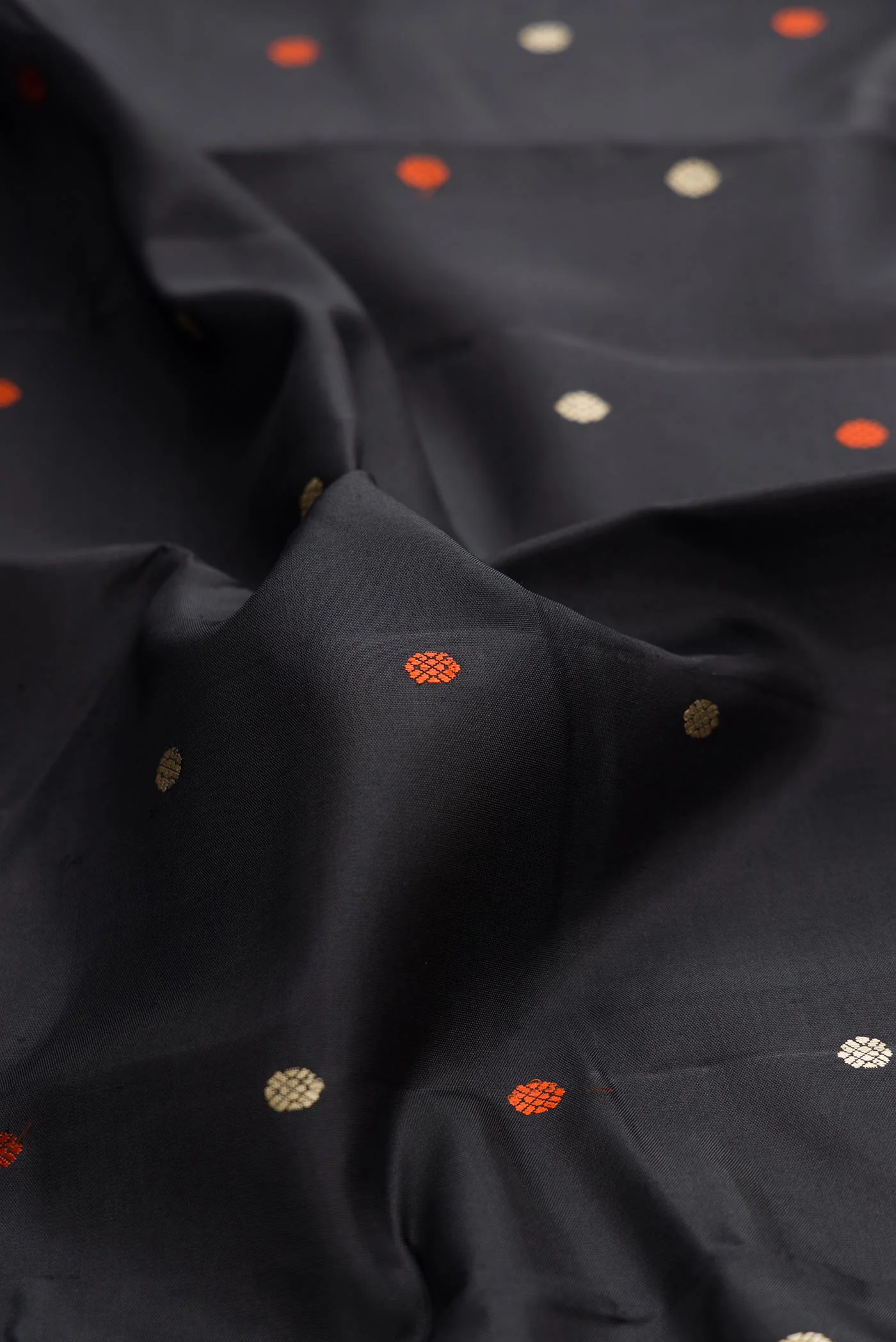 Black Dual Tone Kanjivaram Silk Saree - Image 2