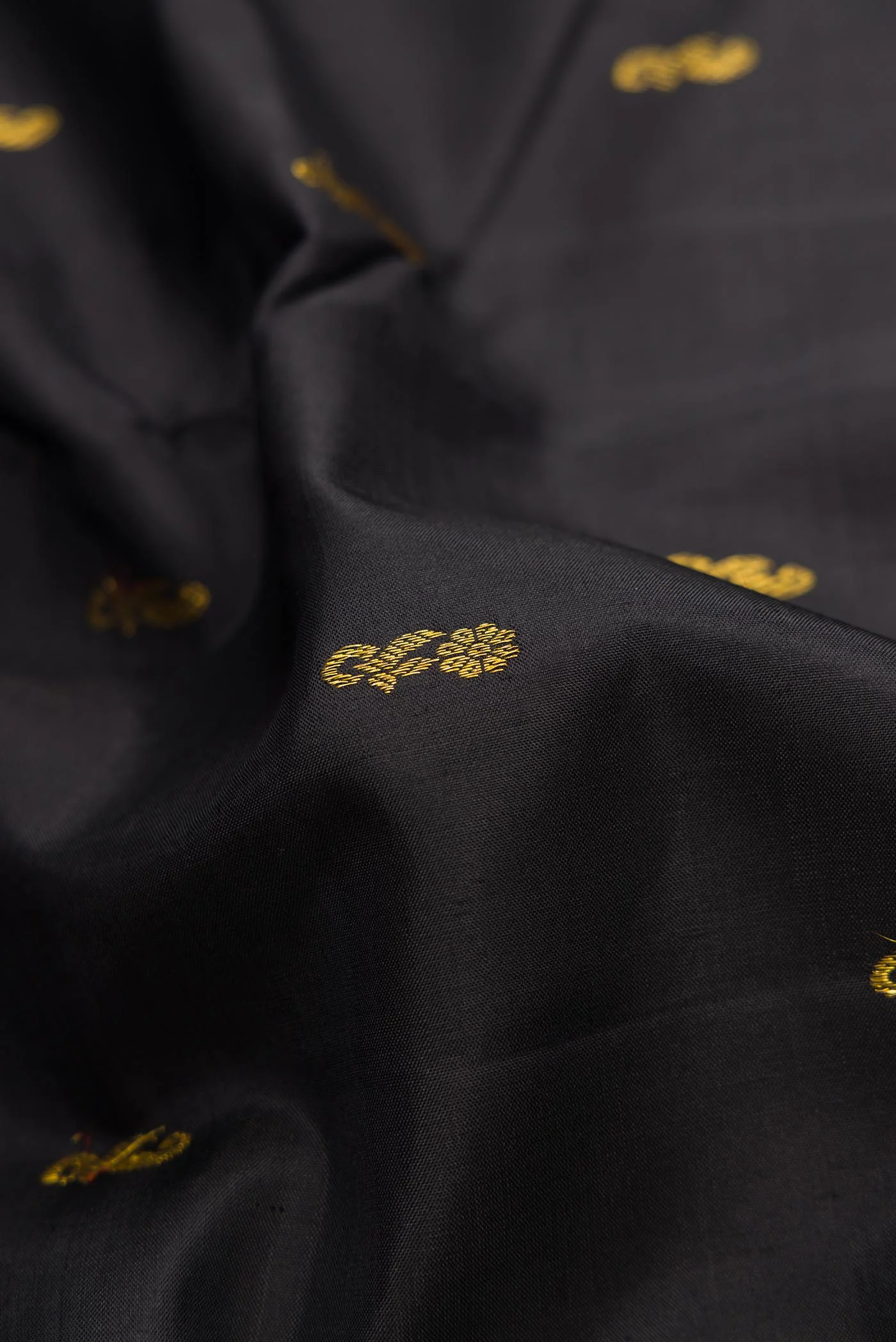 Black Dual Tone Kanjivaram Silk Saree - Image 2