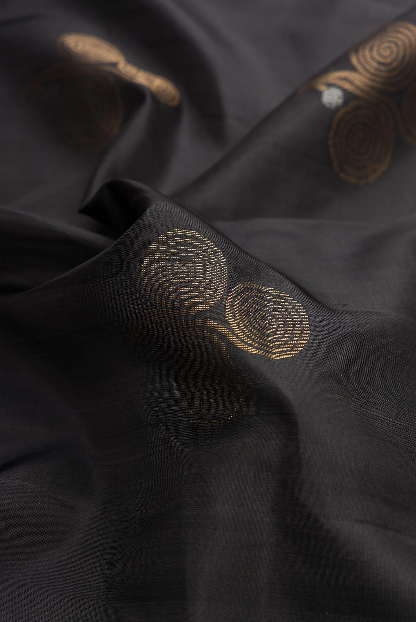 Black Dual Tone Soft Silk Saree - Image 2