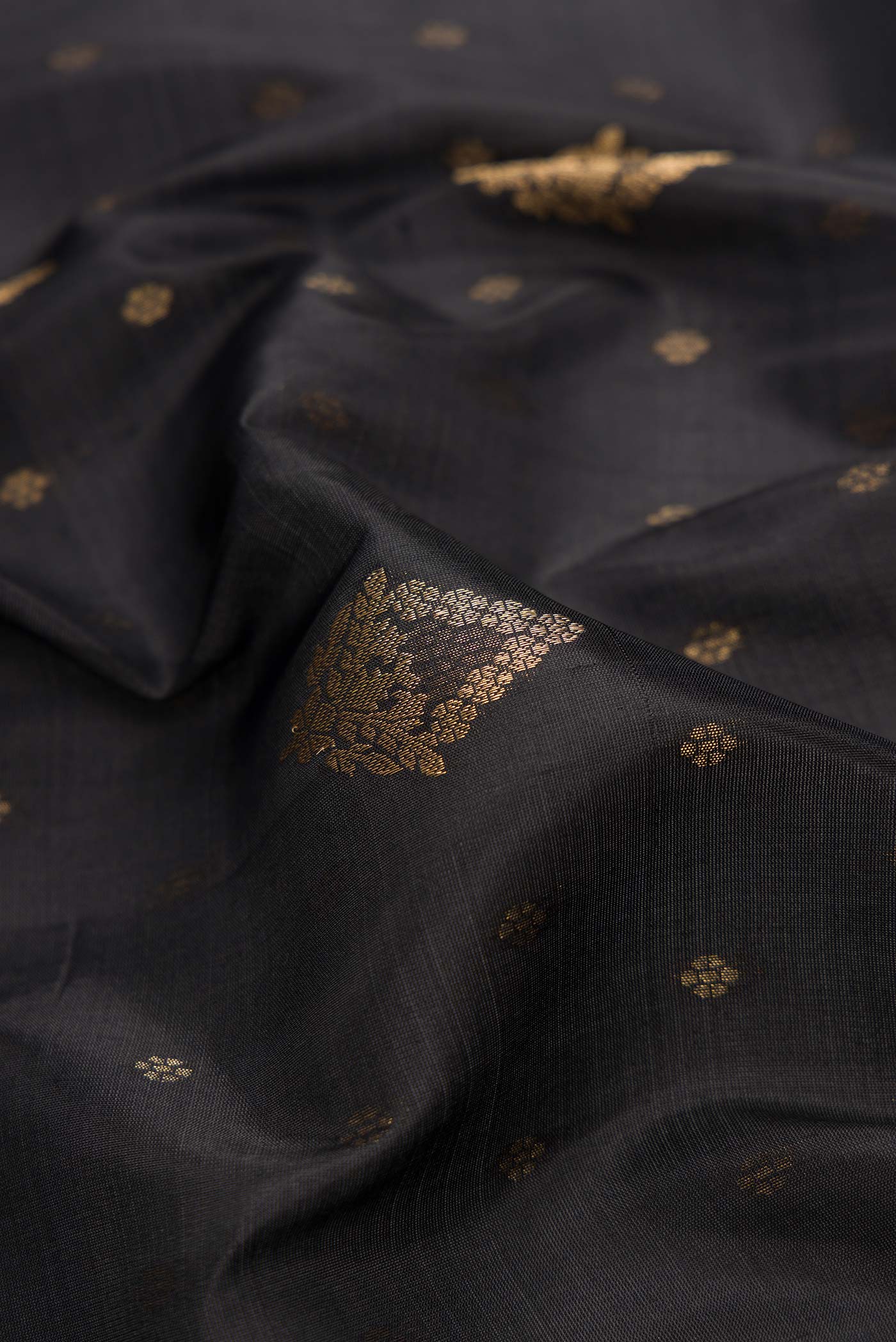Black Dual Tone Soft Silk Saree - Image 3
