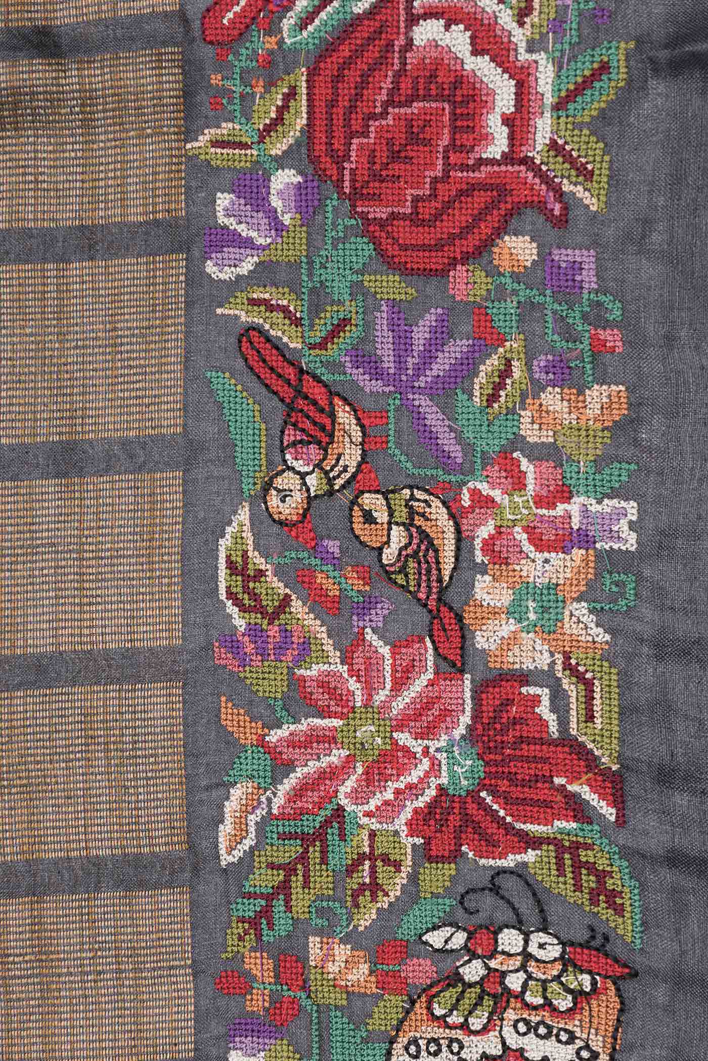 Black Dual Tone Tussar Silk Saree - Image 3