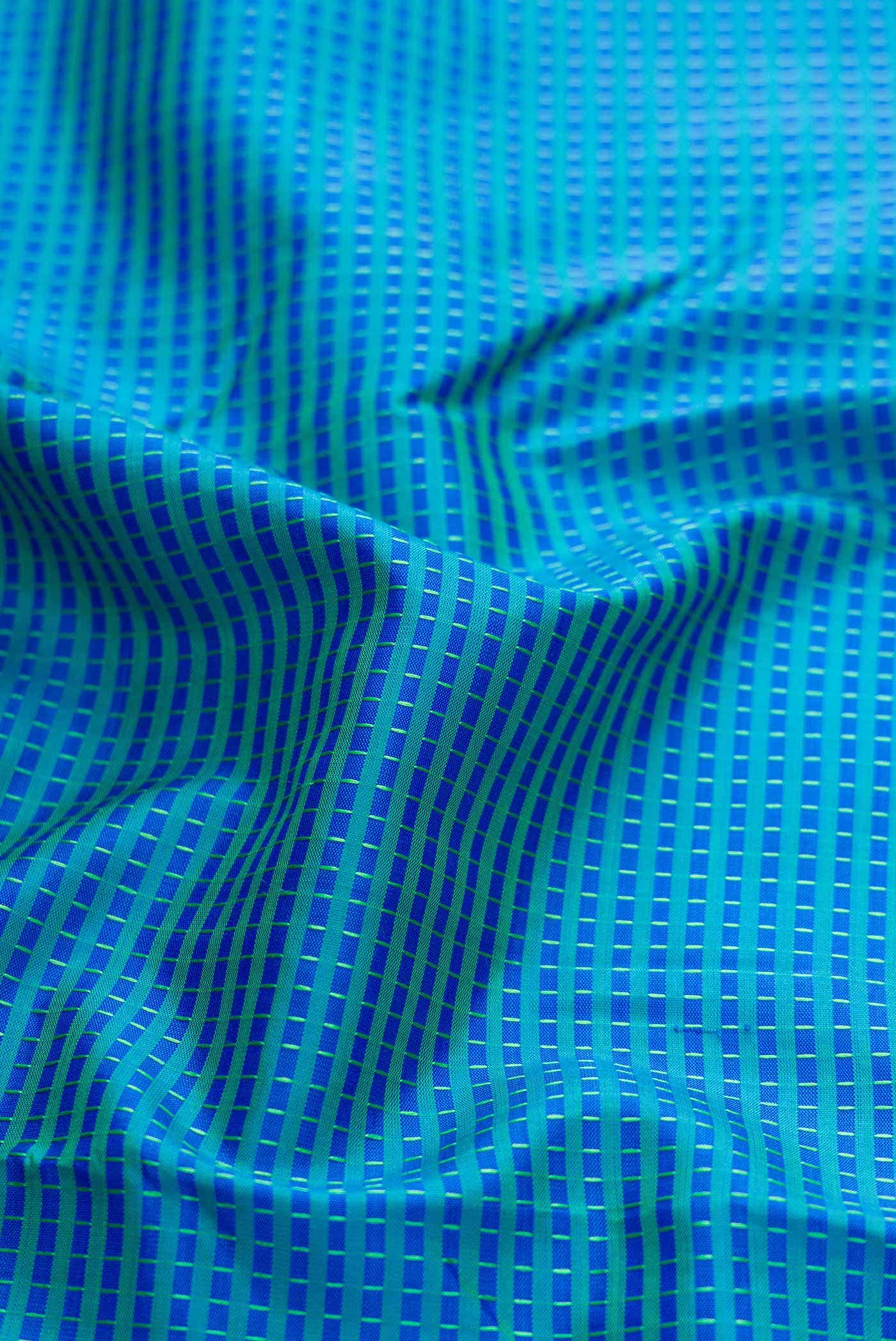 Pure Silk Pure Zari Blue and Sky Blue Dual Tone Kanchipuram Saree - Image 3