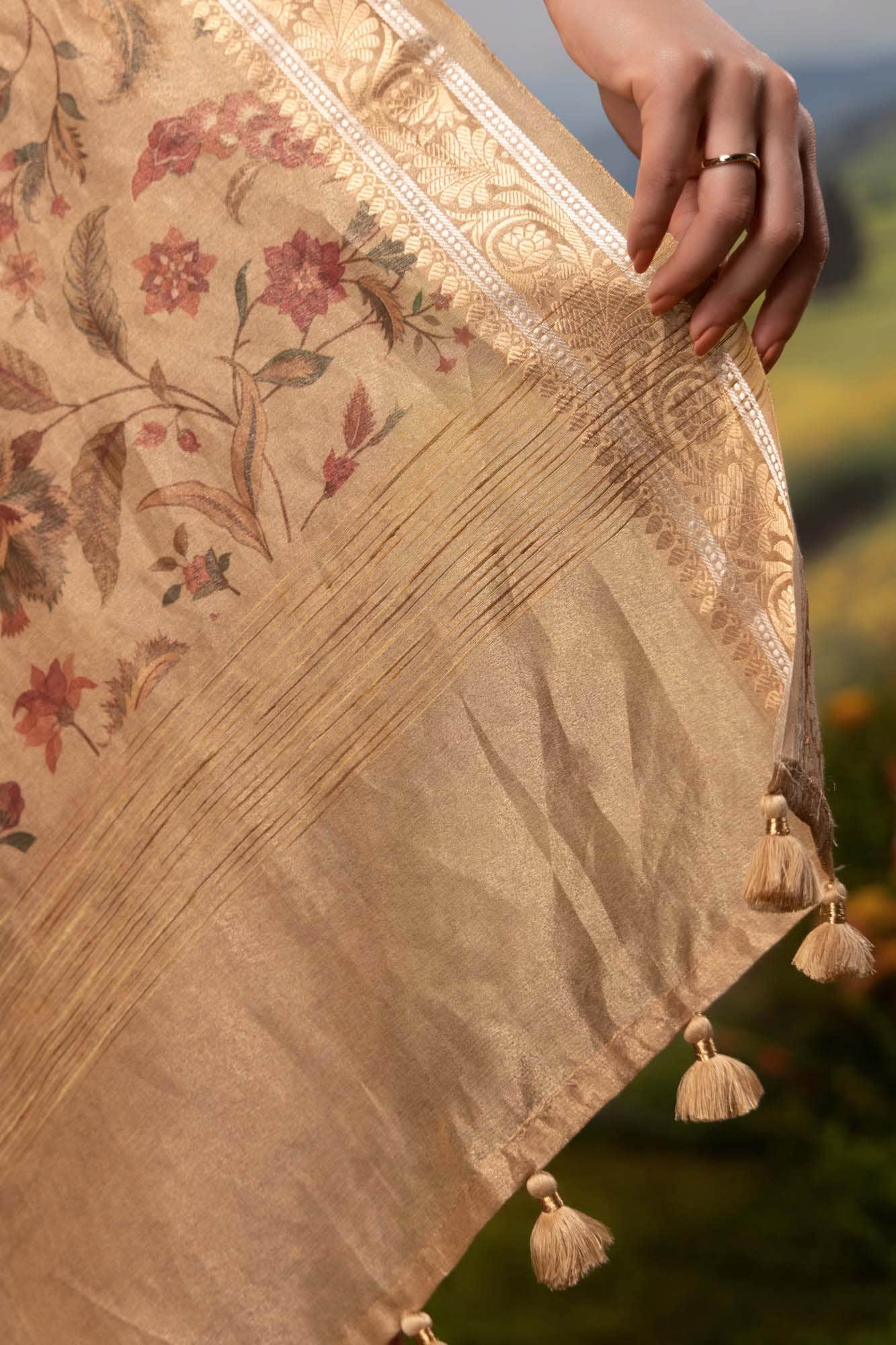 Floral Paradise-Beige Cotton Tissue Saree - Image 4