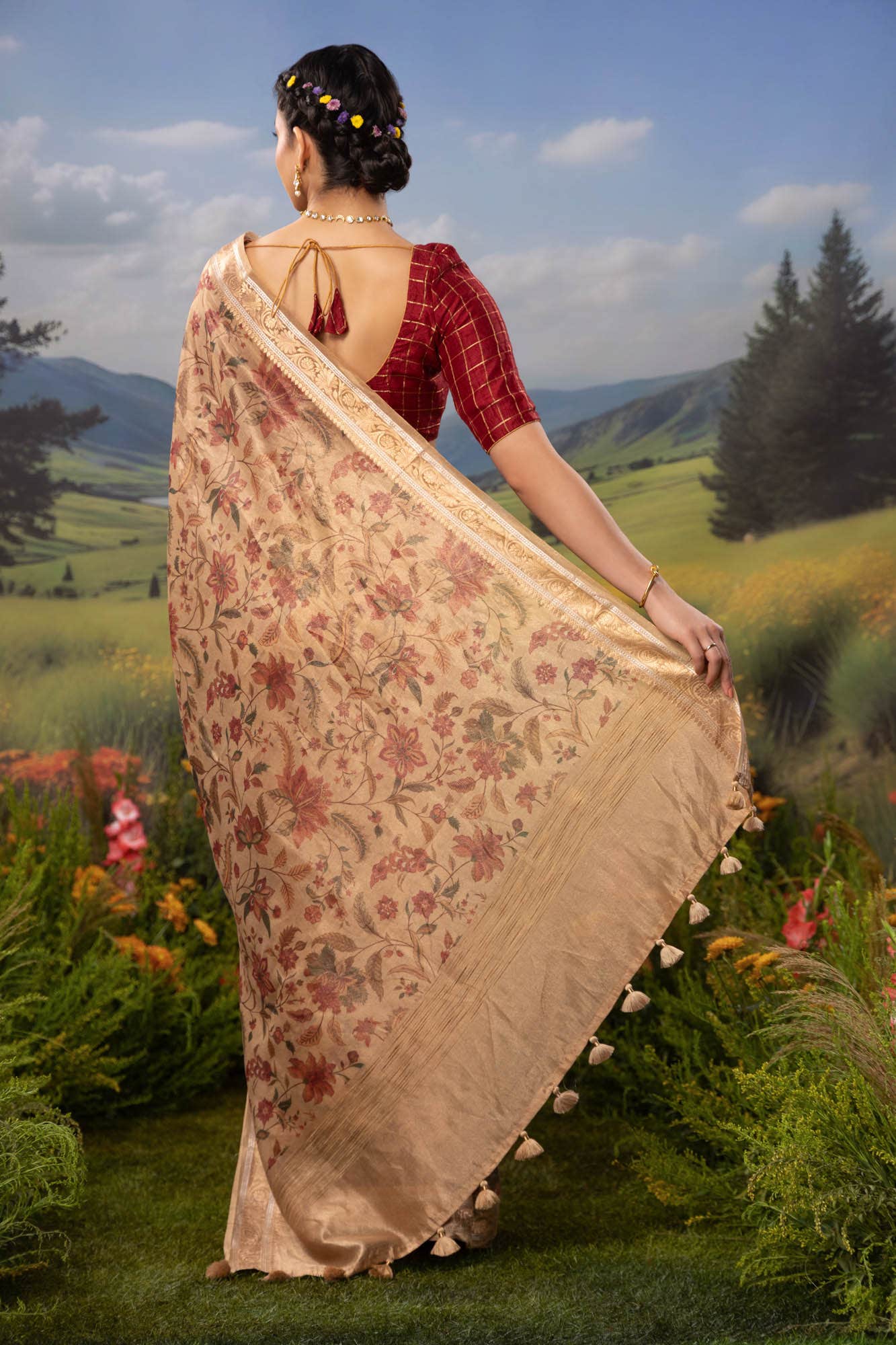 Floral Paradise-Beige Cotton Tissue Saree - Image 5