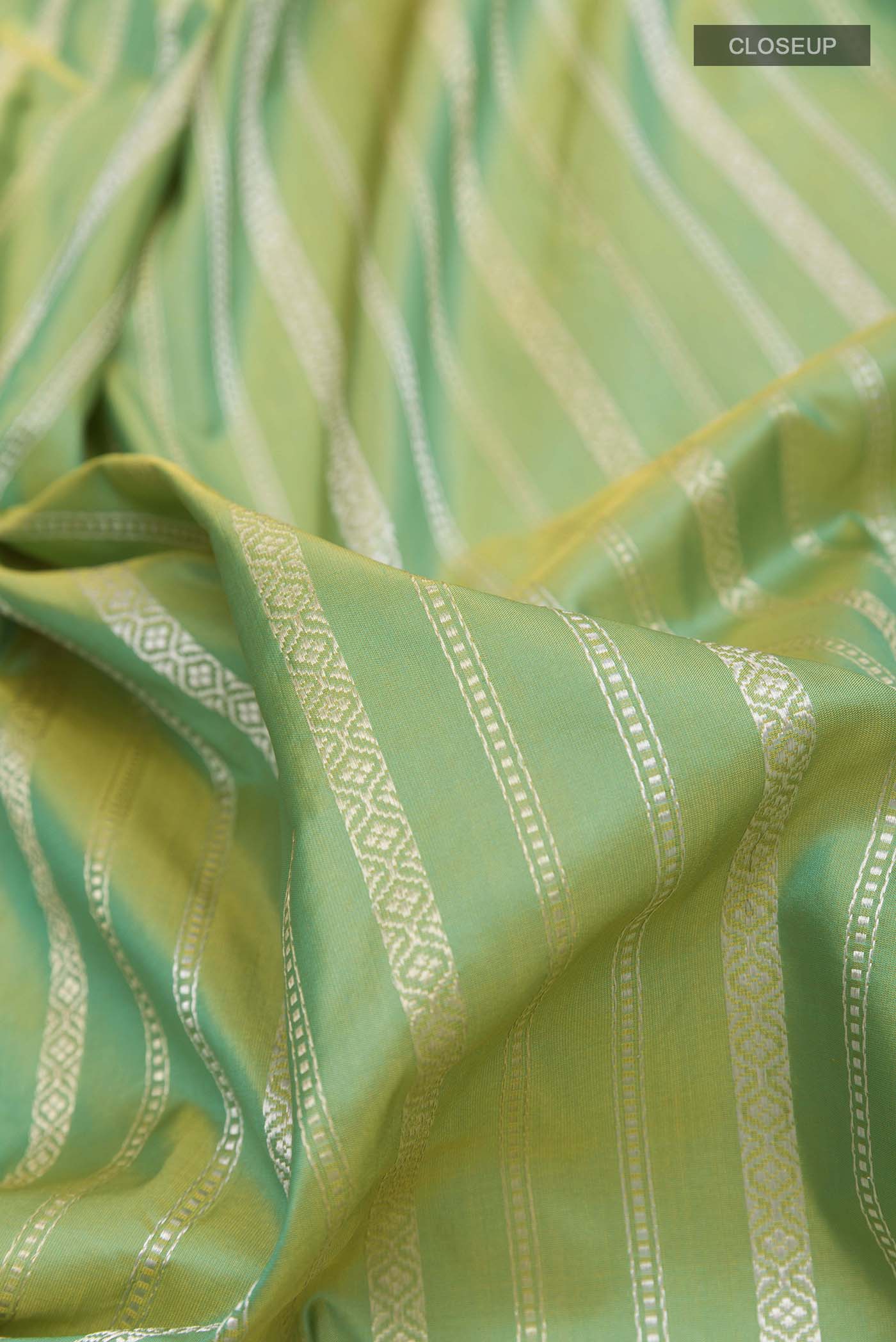 Green Dual Tone Banarasi Silk Saree - Image 2