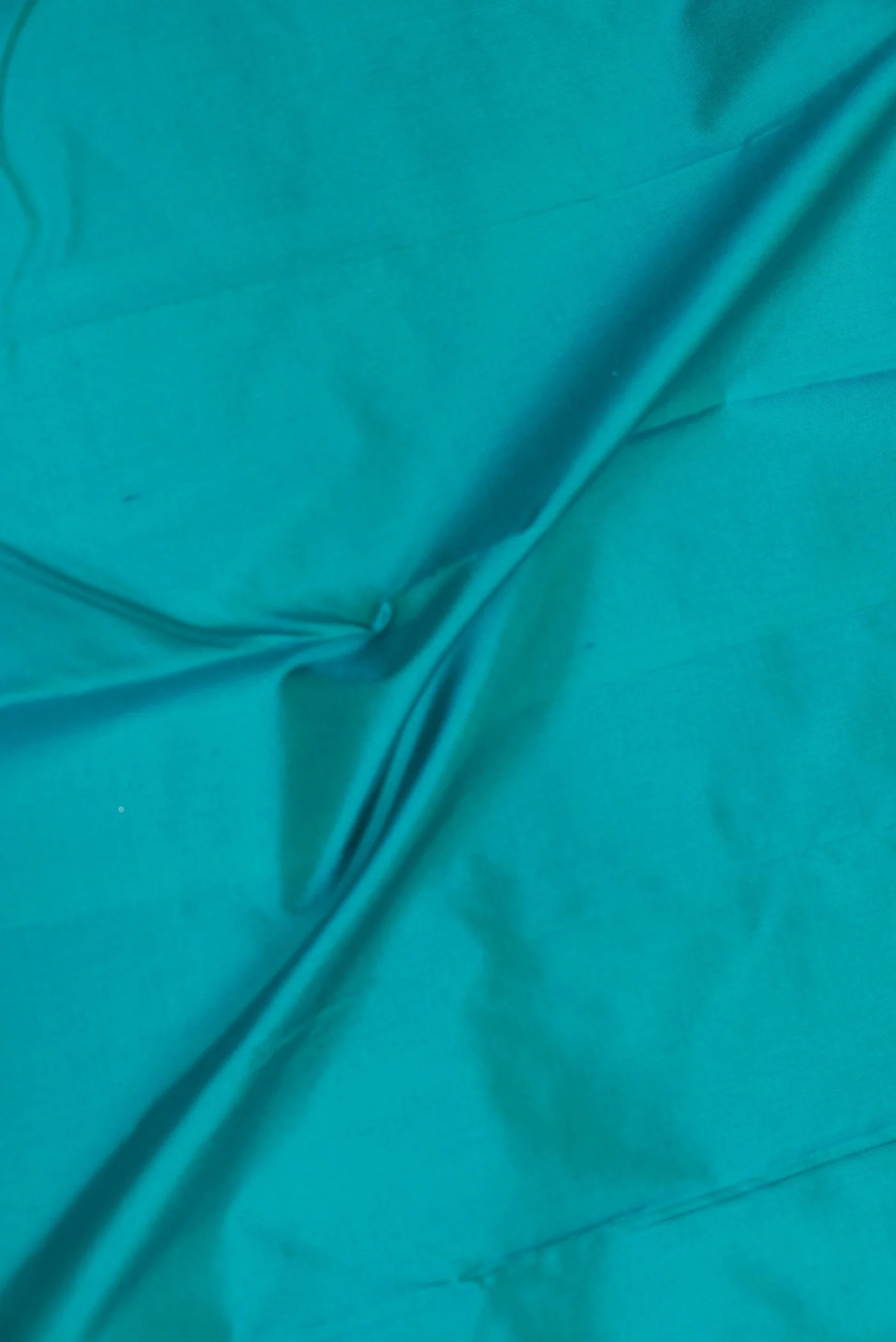 Green Dual Tone Kanjivaram Saree - Image 2