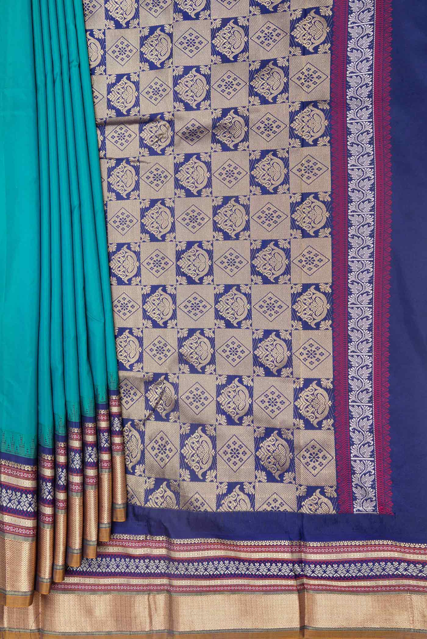 Green Dual Tone Kanjivaram Saree - Image 4