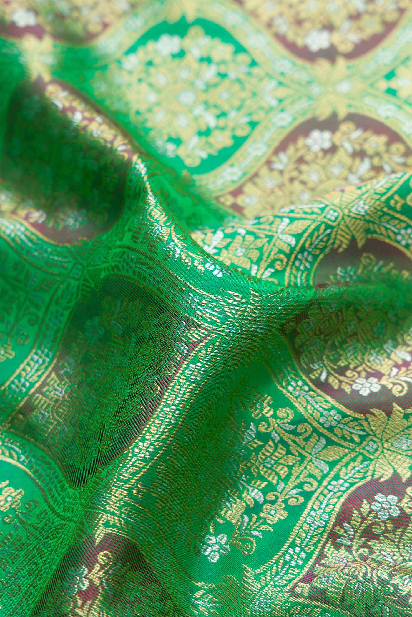 Green Dual Tone Kanjivaram Saree - Image 2