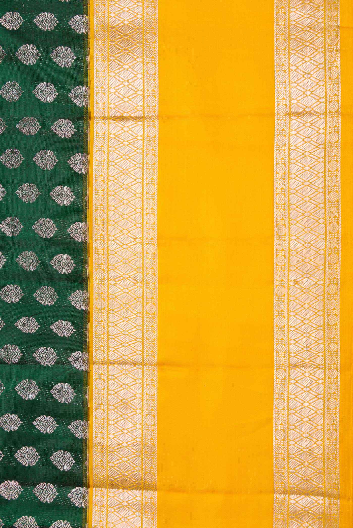 Green Dual Tone Kanjivaram Silk Saree - Image 3
