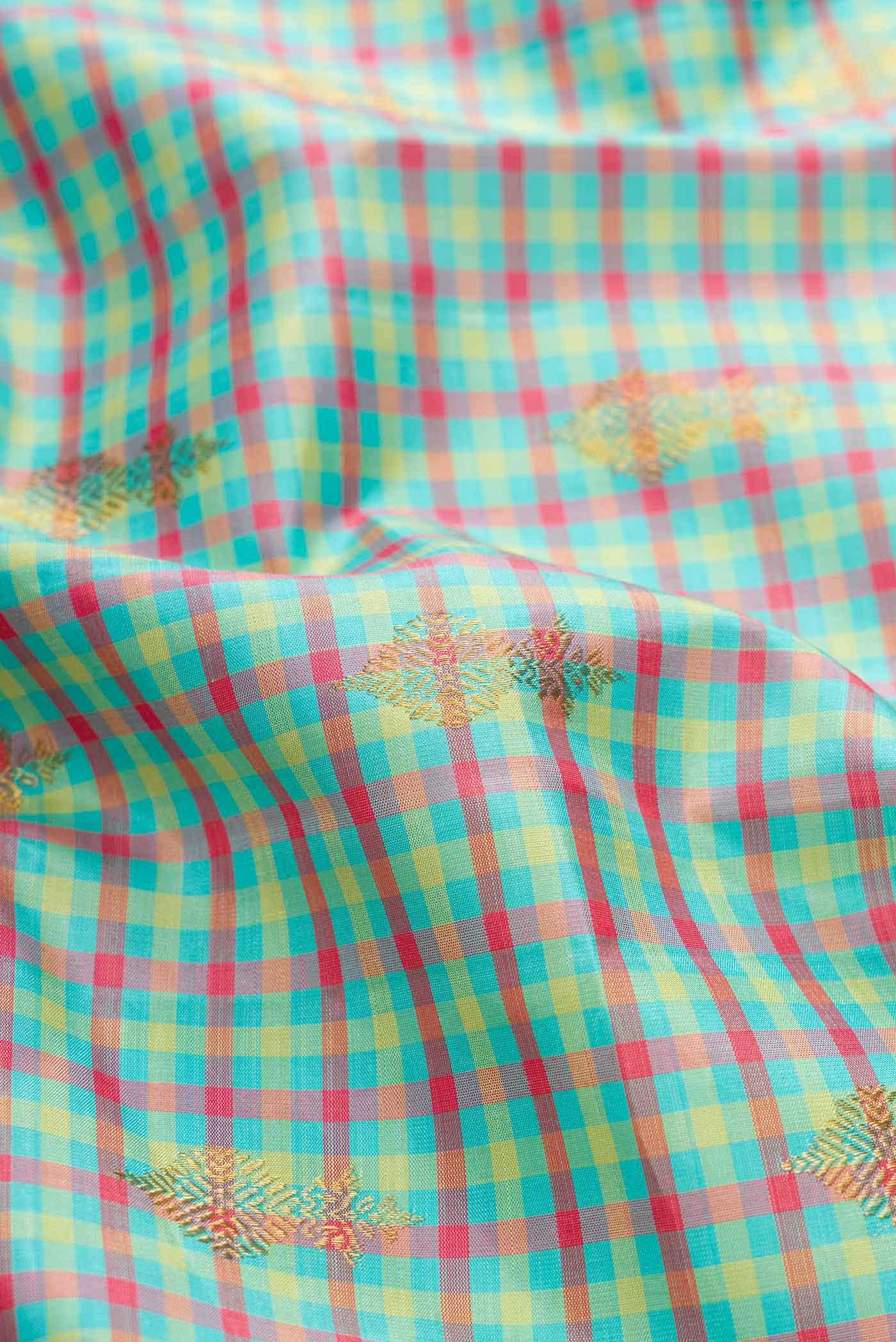 Green Dual Tone Kanchipuram Silk Saree - Image 3