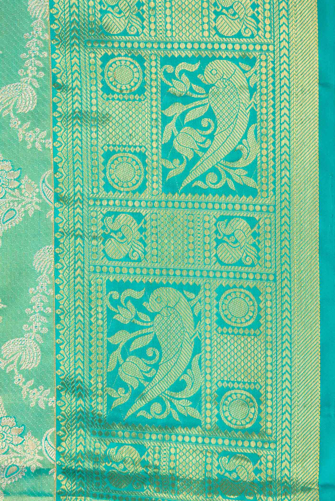 Green Dual Tone Kanjivaram Tissue Silk Saree - Image 3