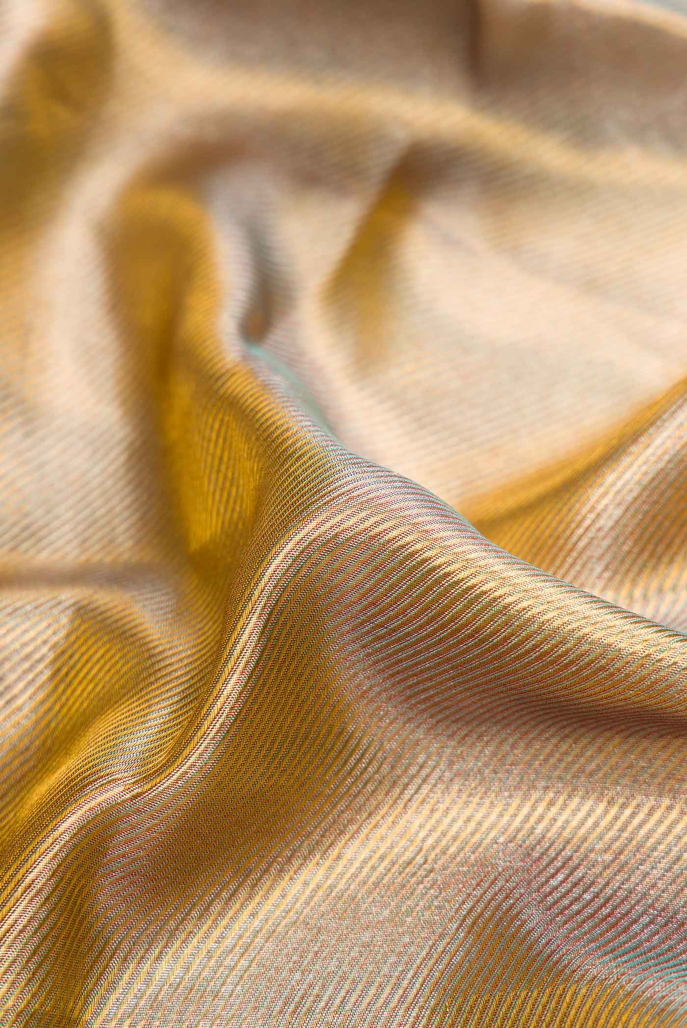 Green Dual Tone Kanchipuram Tissue Silk Saree - Image 2