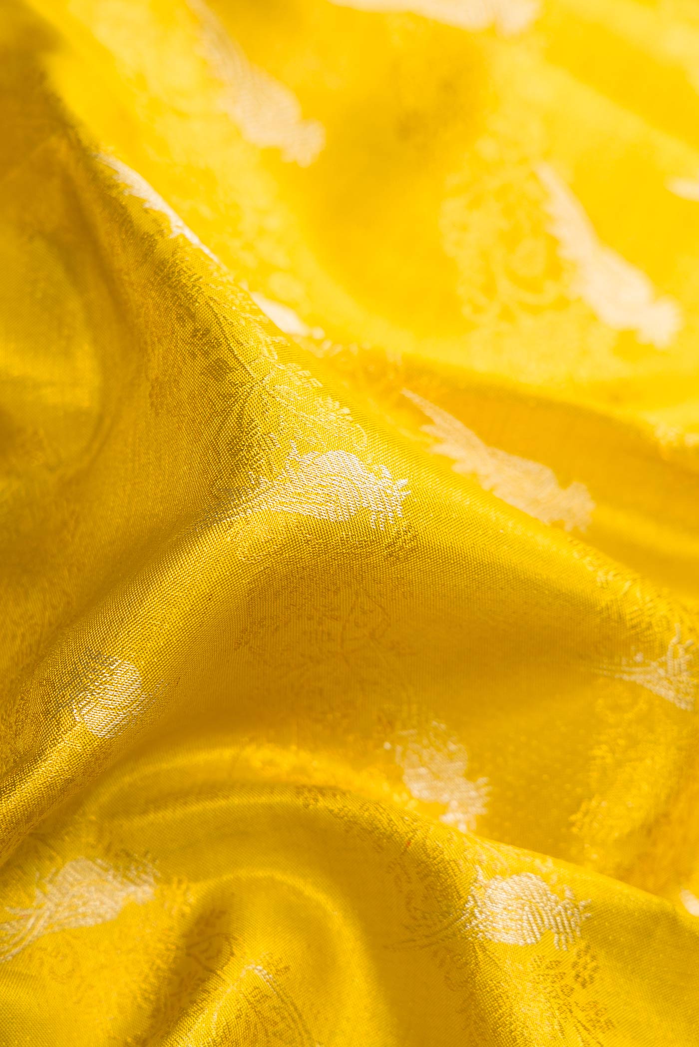Yellow with Green Color Kanchipuram Tissue Silk Saree - Image 2