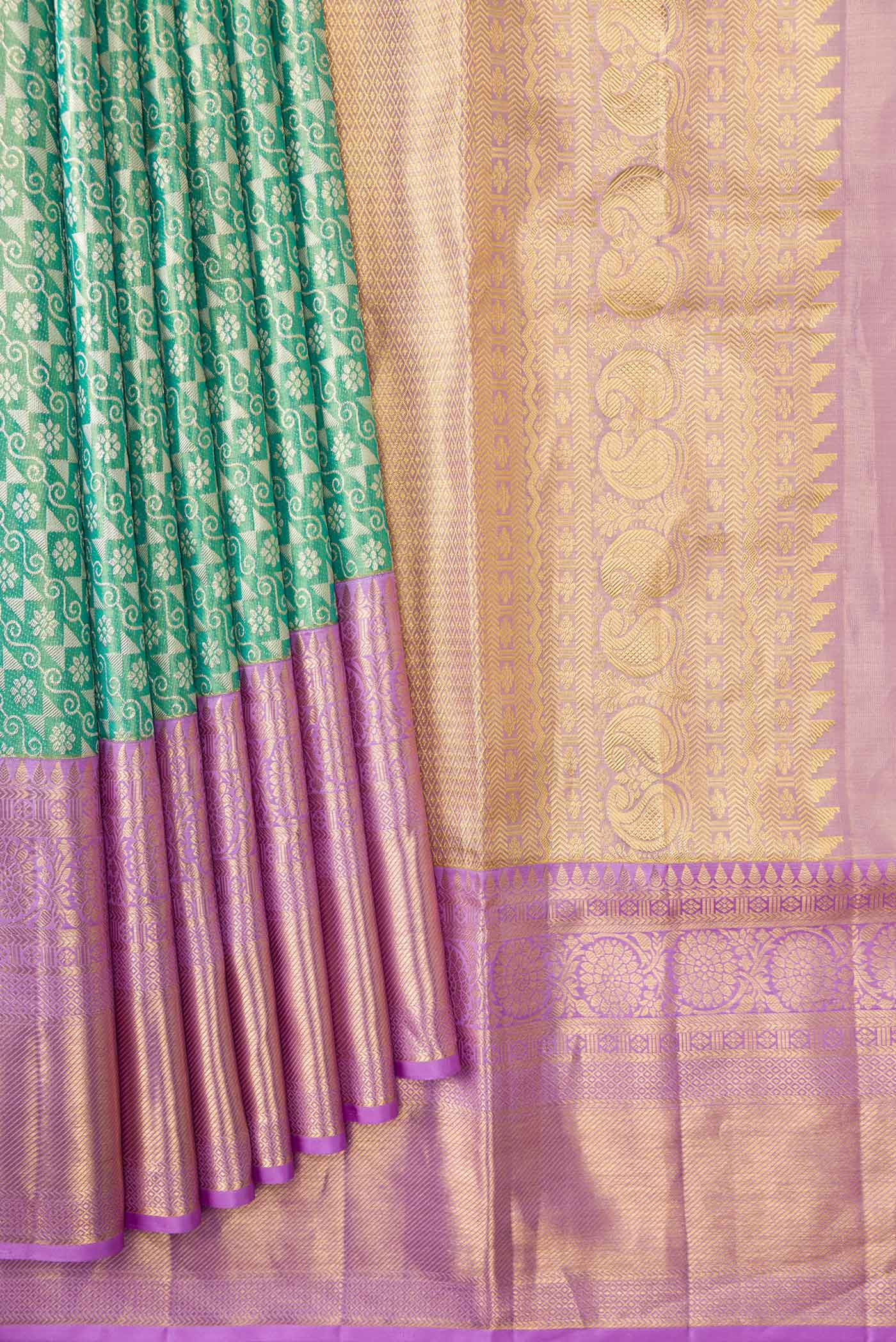 Green Dual Tone Kanchipuram Tissue Silk Saree - Image 4
