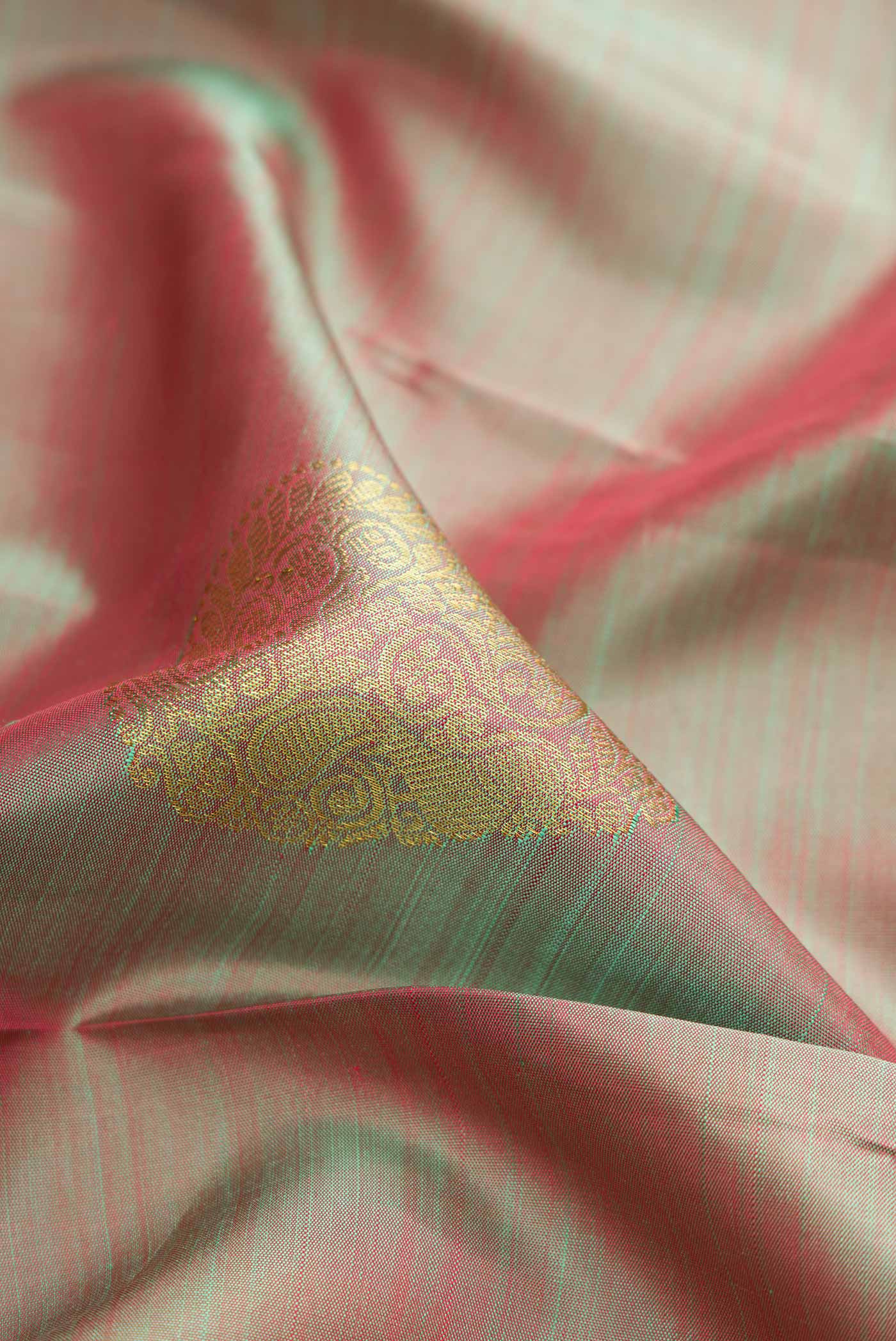 Pink with Sea Green Color Kanjivaram Silk Saree - Image 2