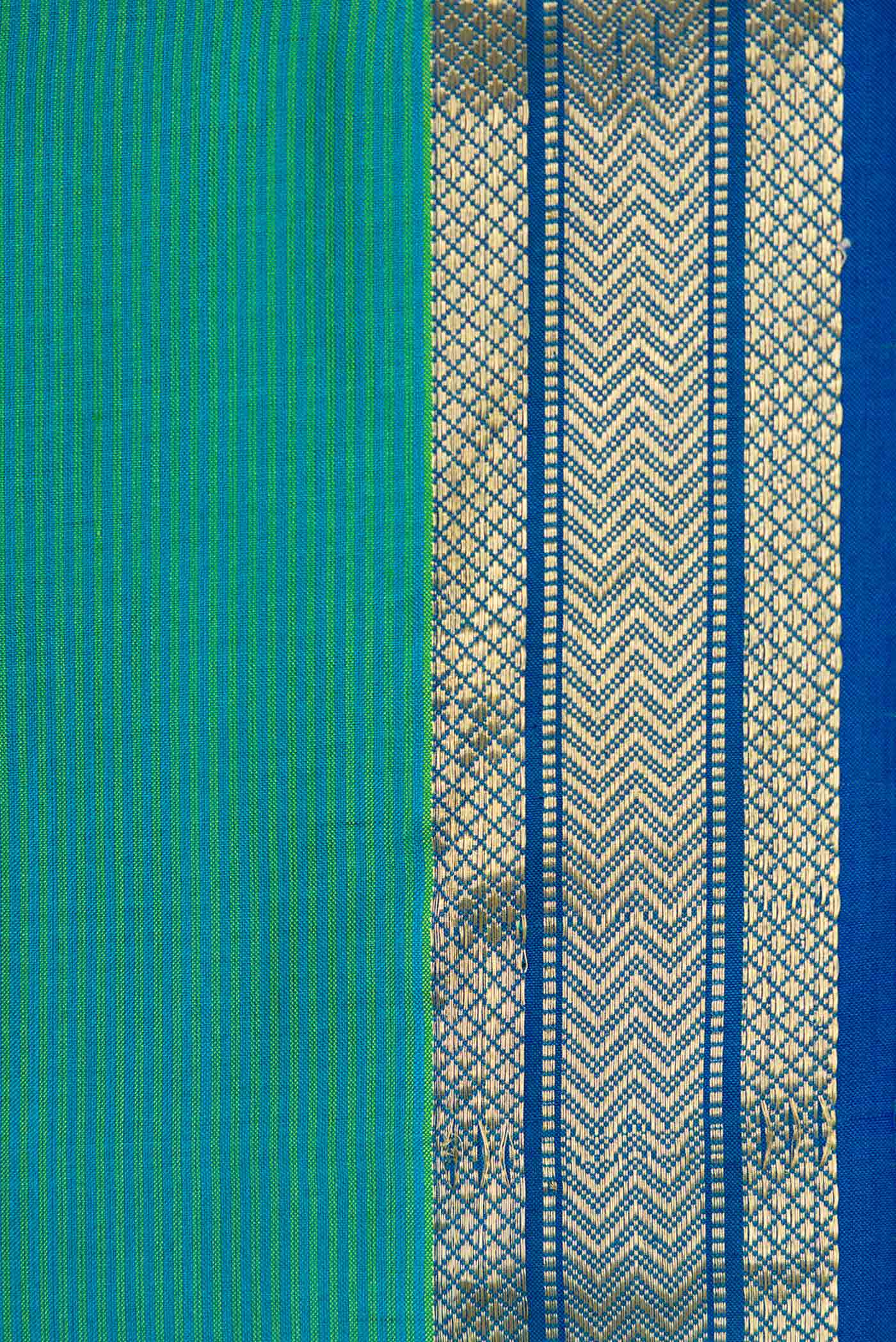 Green Dual Tone Maheshwari Silk Saree - Image 3