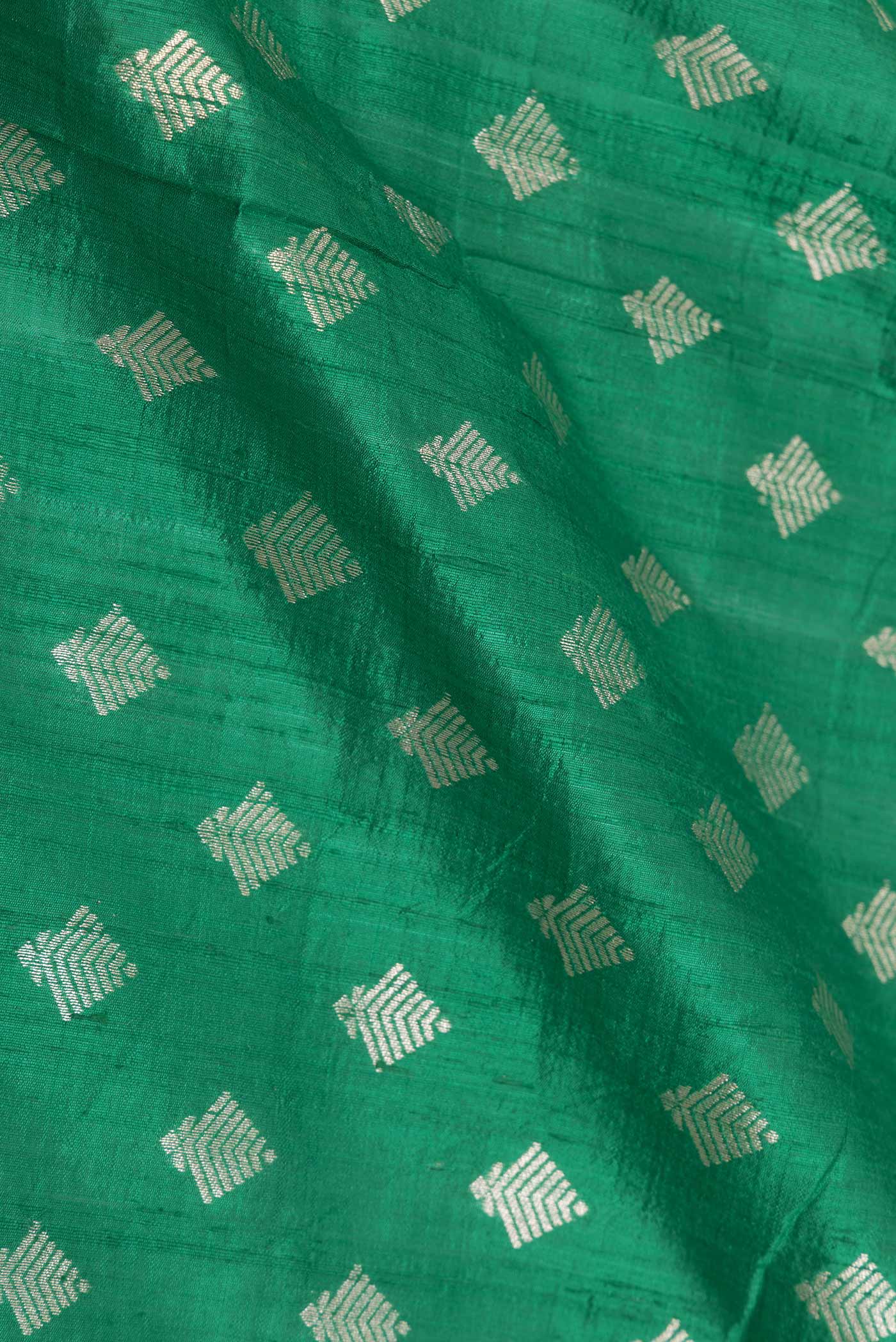 Green Dual Tone Raw Silk Saree - Image 2