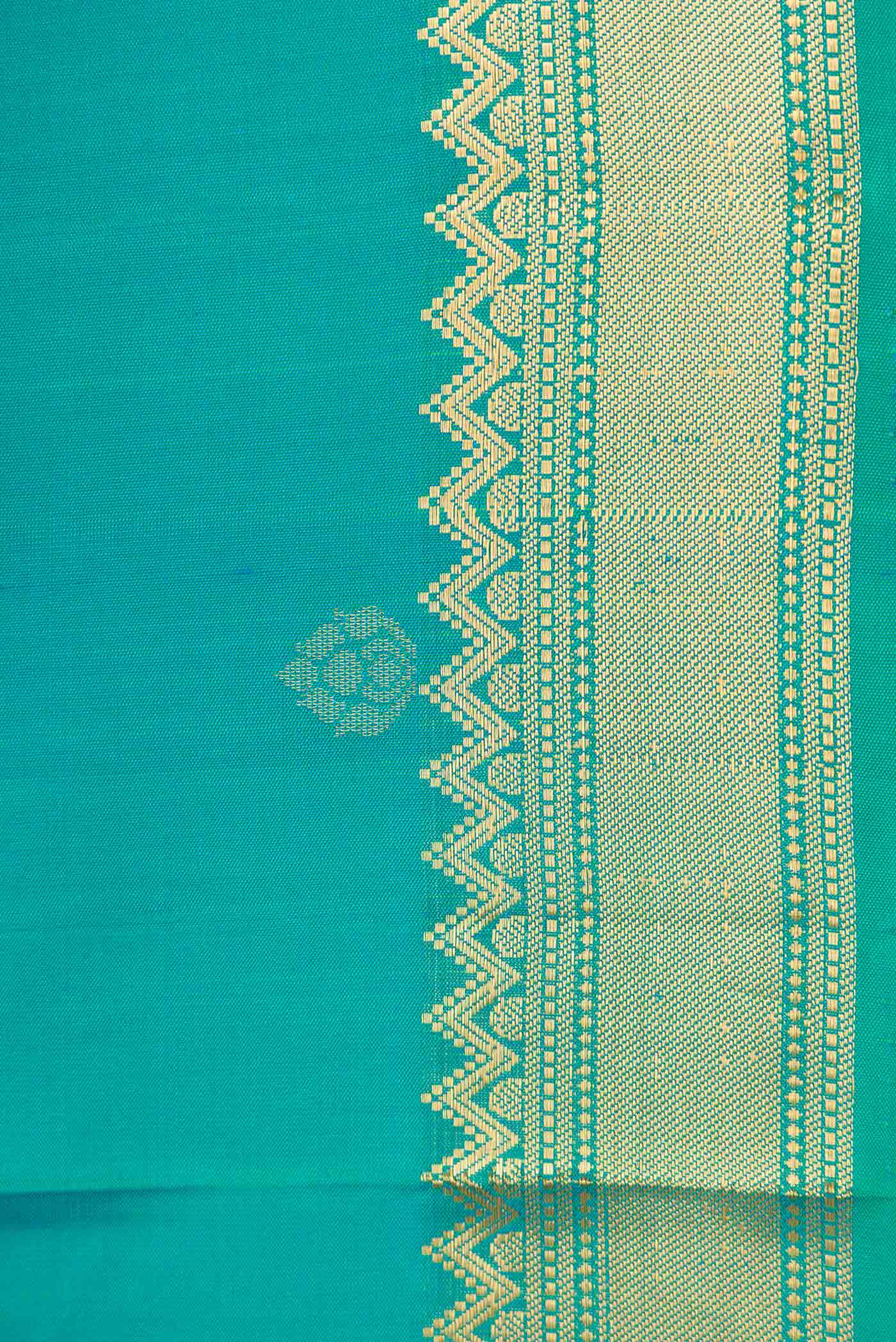 Green Dual Tone Soft Silk Saree - Image 3