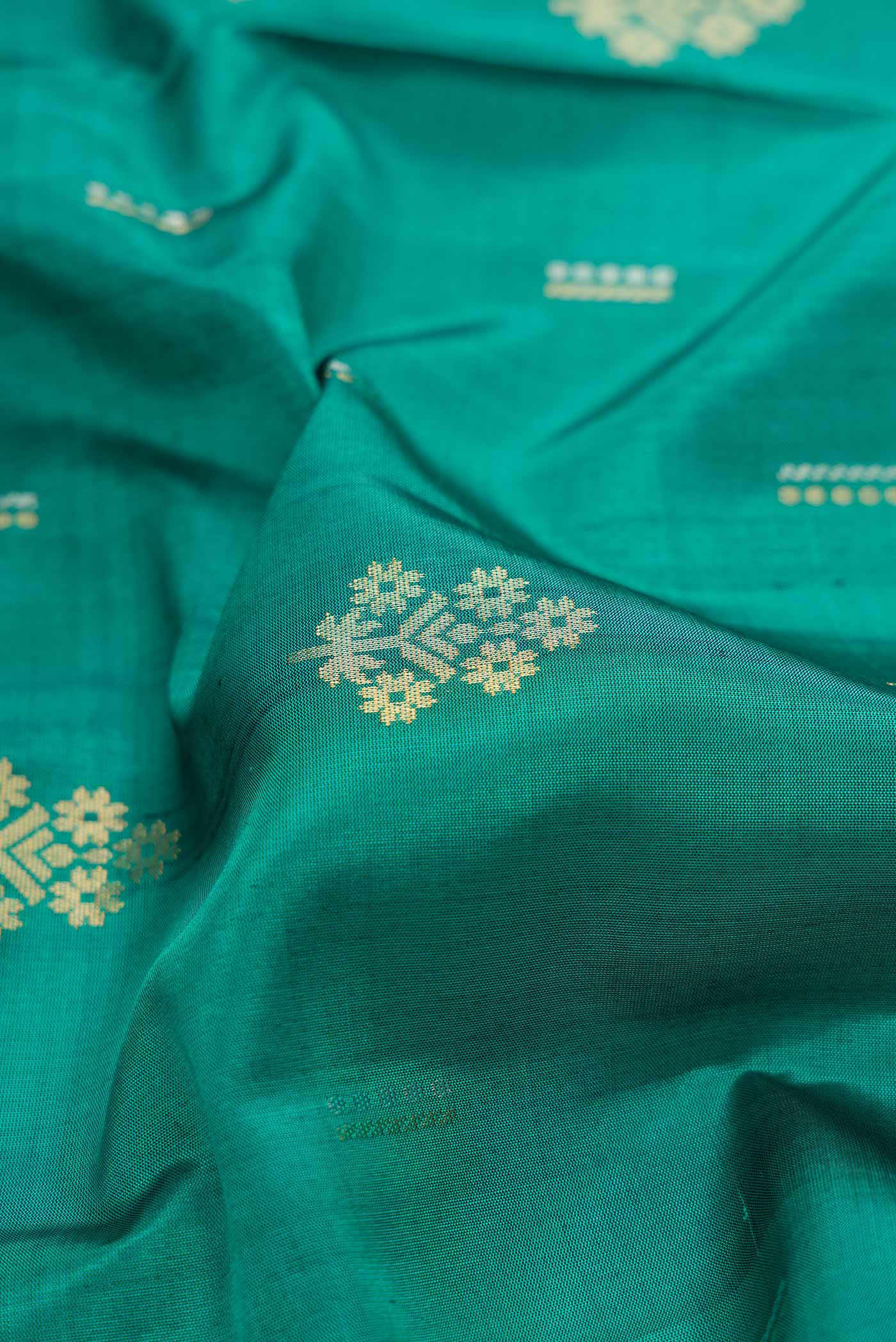 Green Dual Tone Soft Silk Saree - Image 2