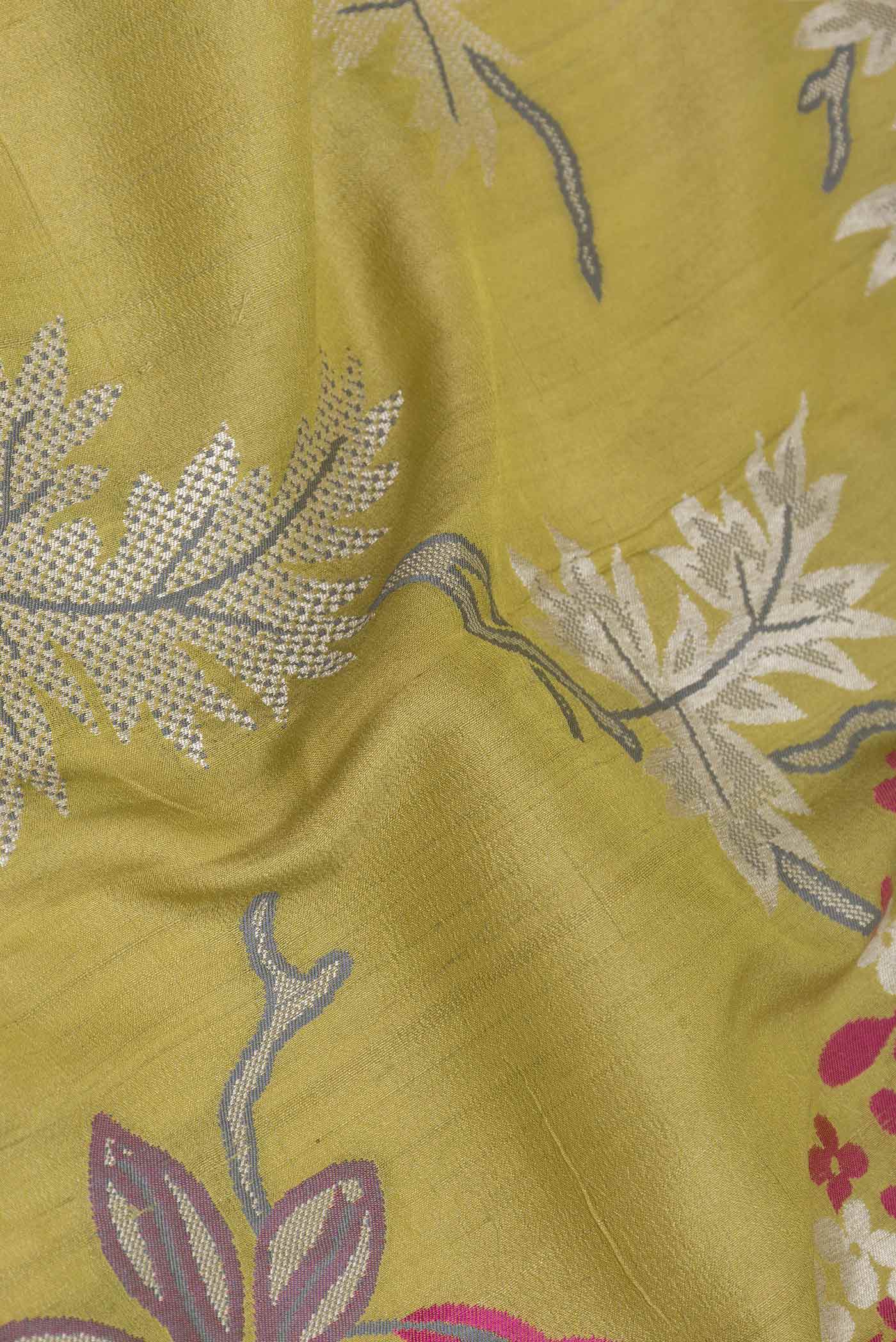 Green Dual Tone Tussar Silk Saree - Image 2