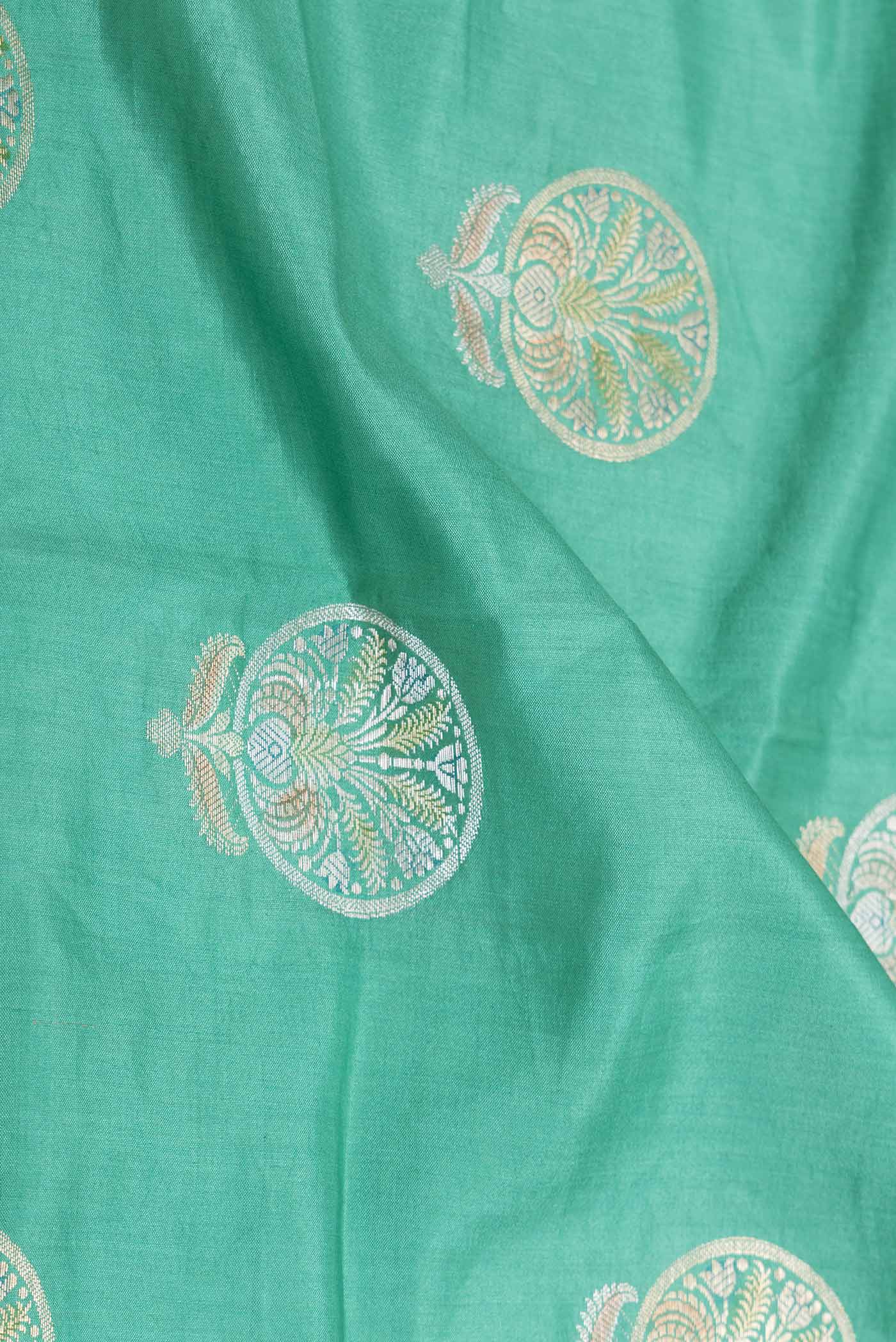Green Dual Tone Tussar Silk Saree - Image 2