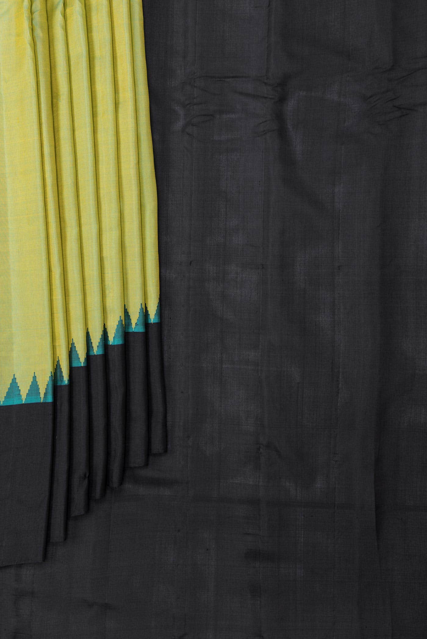 Light Green Dual Tone Gadwal Silk Saree - Image 2