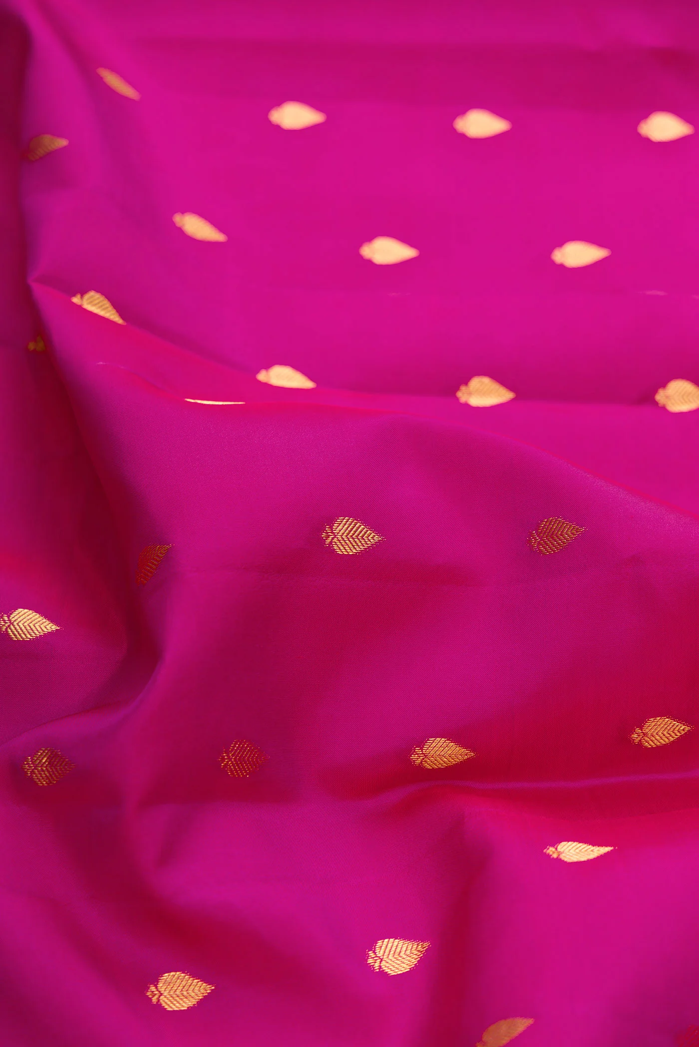 Magenta Dual Tone Kanjivaram Silk Saree - Image 2