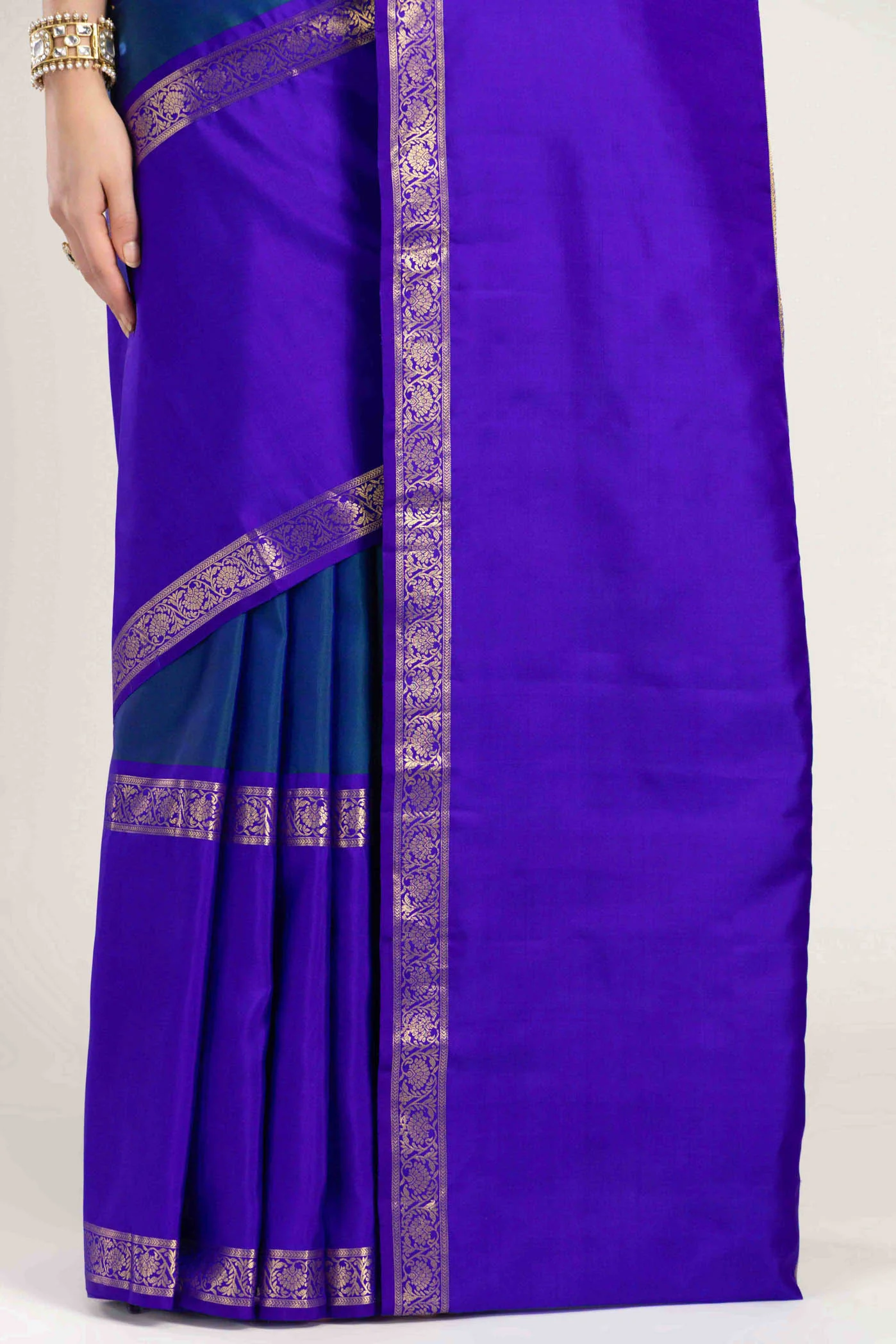 Manjari-Blue with Pink Dual Tone Kanchipuram Silk Saree - Image 6