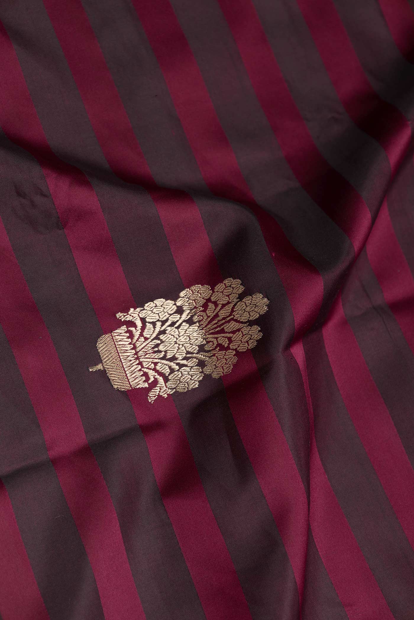 Maroon Dual Tone Banarasi Saree - Image 2