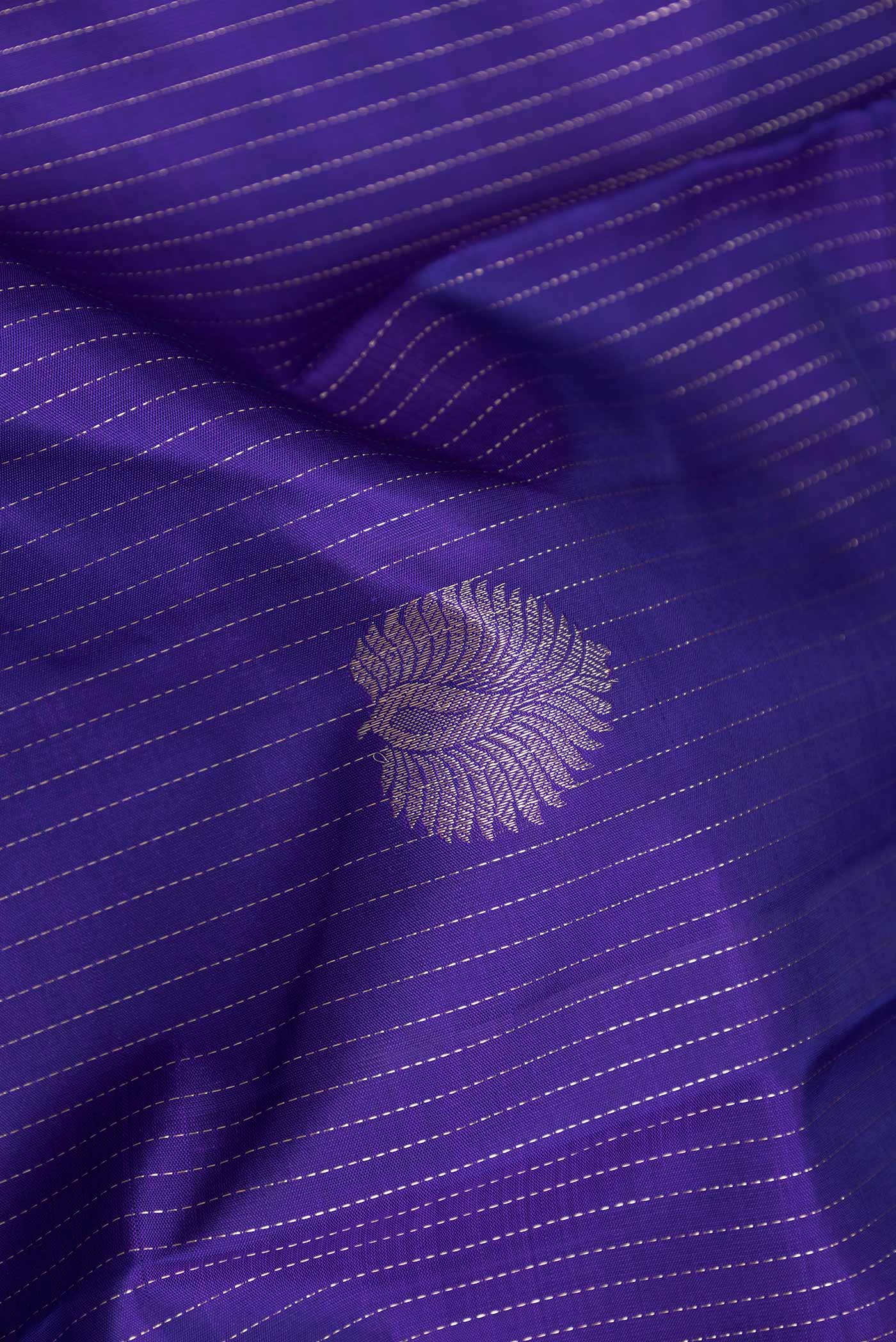 Navy Blue Dual Tone Kanjivaram Saree - Image 2