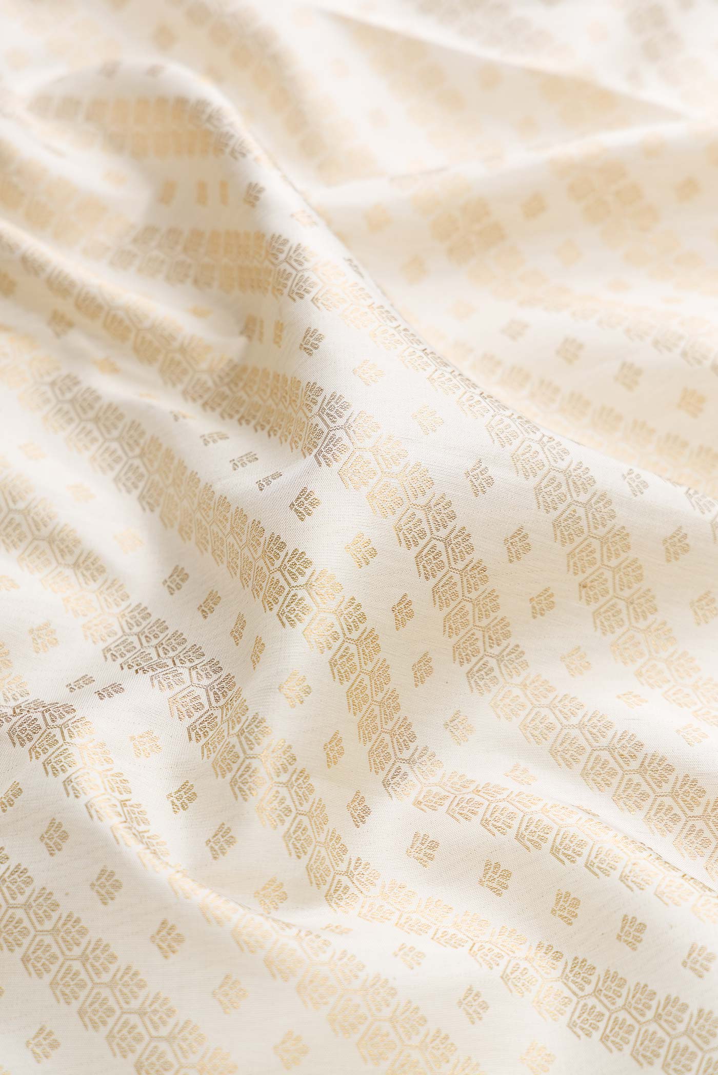 Off White Dual Tone Kanjivaram Silk Saree - Image 2