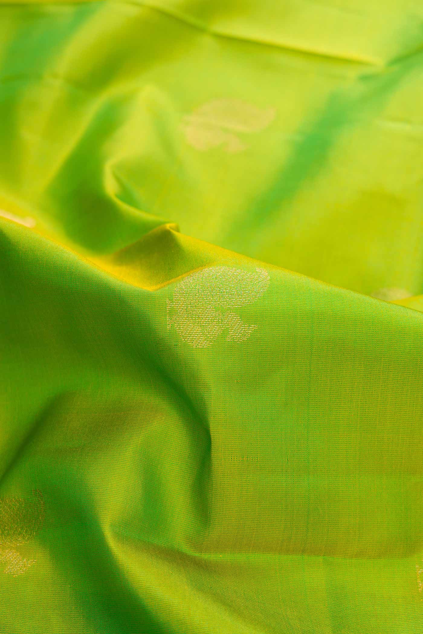 Parrot Green Dual Tone Kanchipuram Silk Saree - Image 2