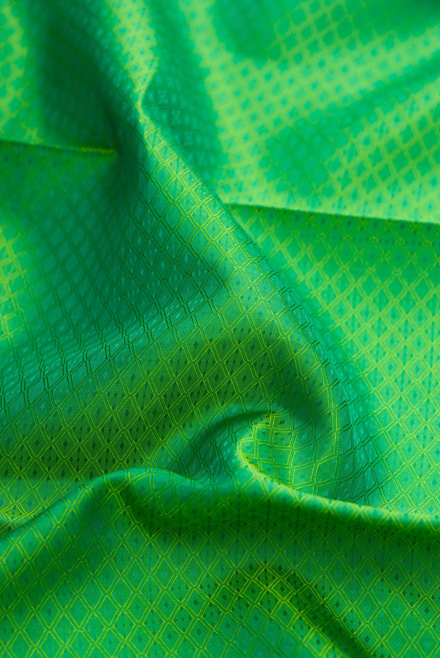 Parrot Green Dual Tone Kanchipuram Silk Saree - Image 2