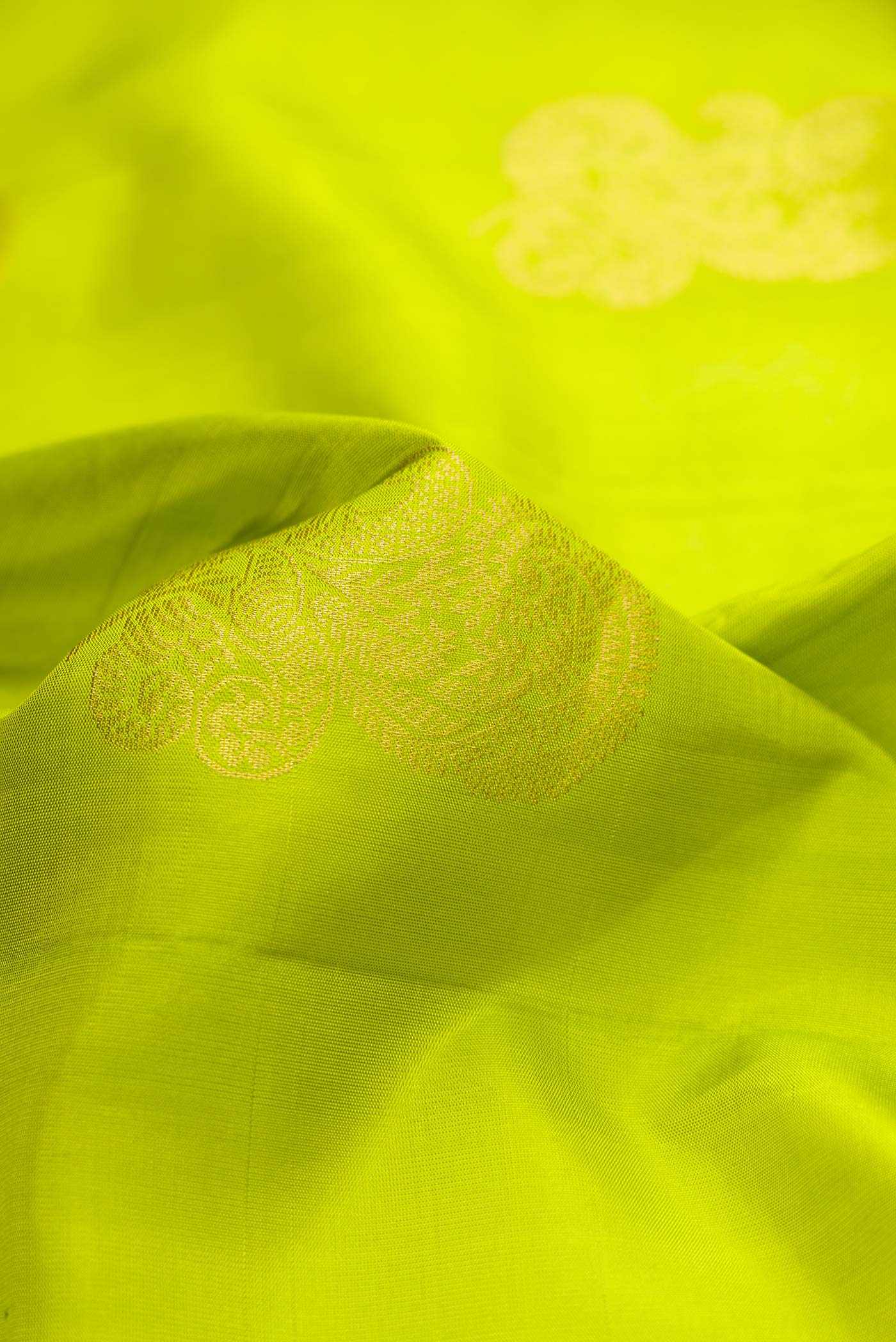 Parrot Green Dual Tone Soft Silk Saree - Image 2