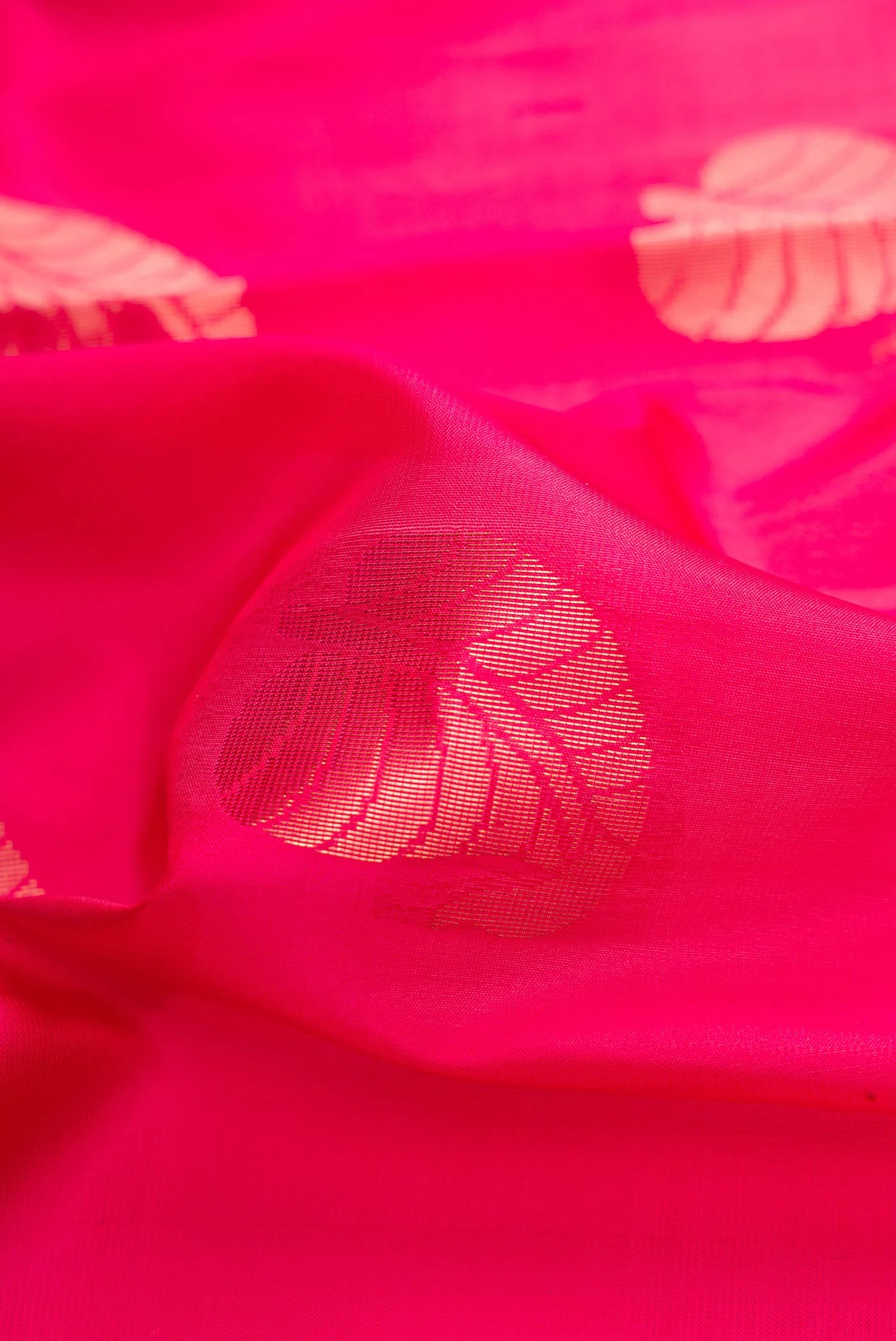 Pink Dual Tone Soft Silk Saree - Image 2
