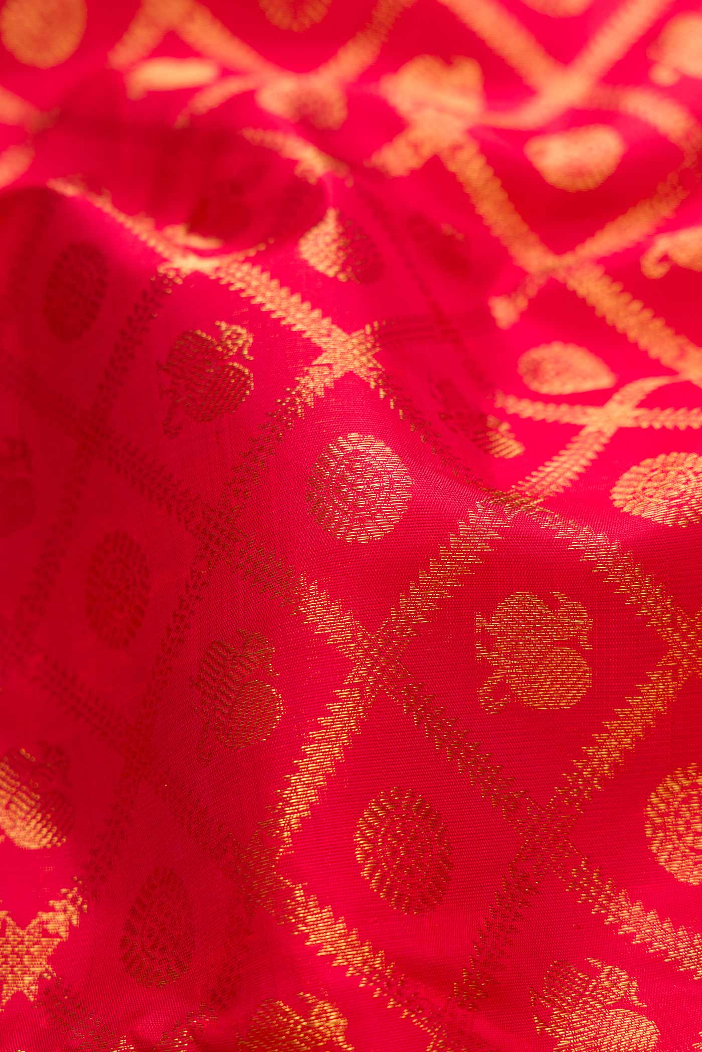 Pure Silk Pure Zari Red Dual Tone Kanjivaram Saree - Image 2