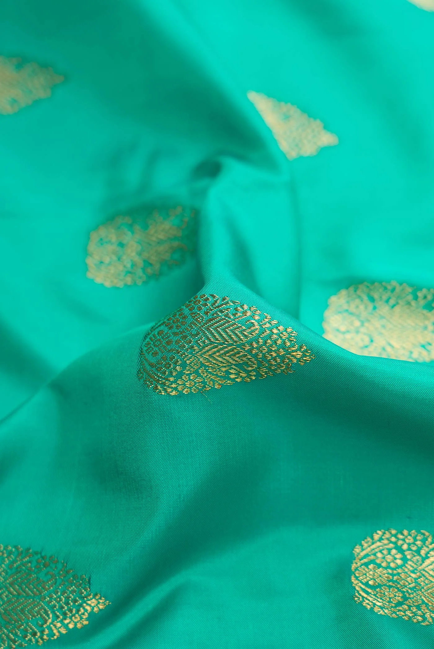 Pure Silk Pure Zari Sea Green Dual Tone Kanjivaram Saree - Image 2