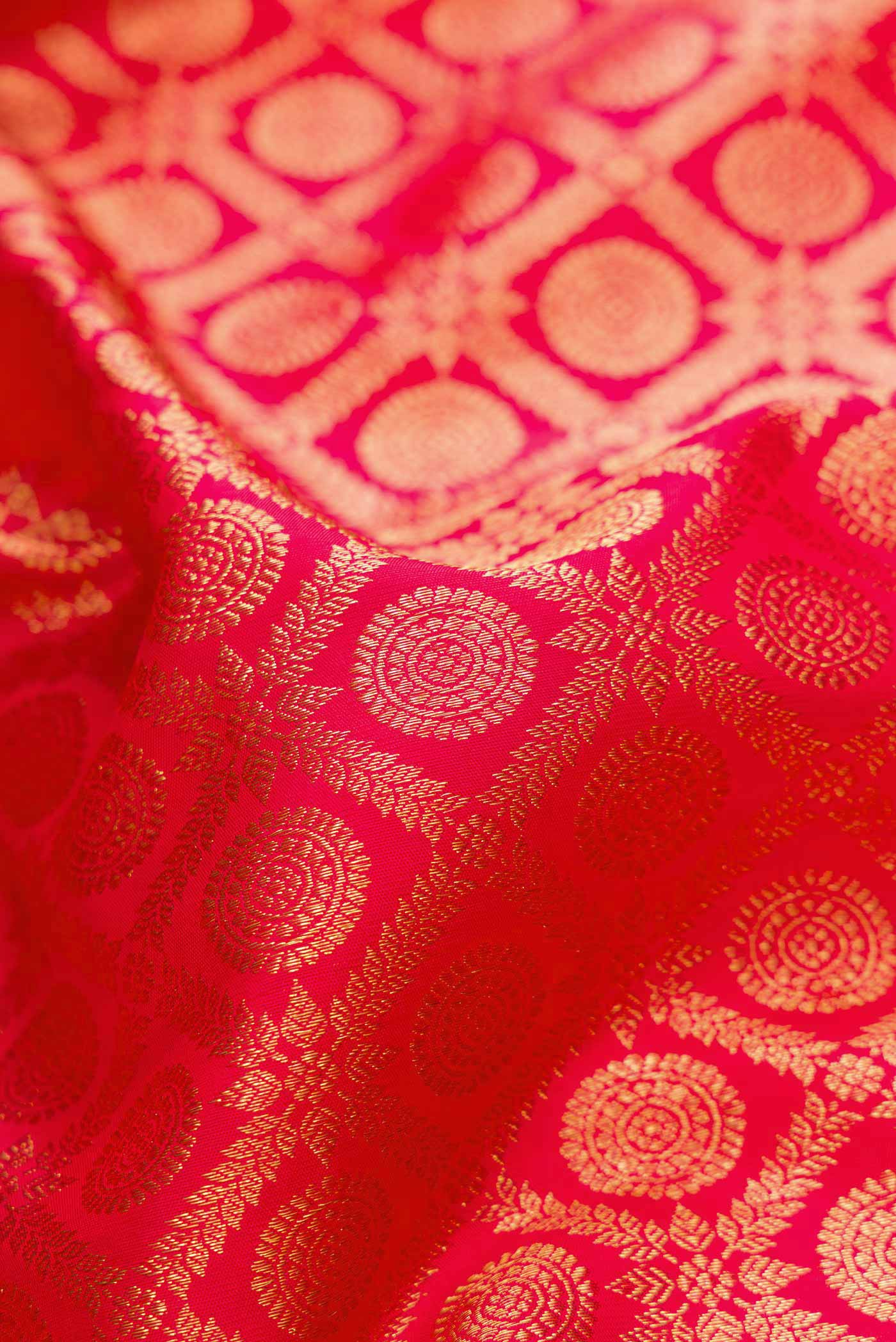 Red with Pink Color Kanchipuram Silk Saree - Image 2