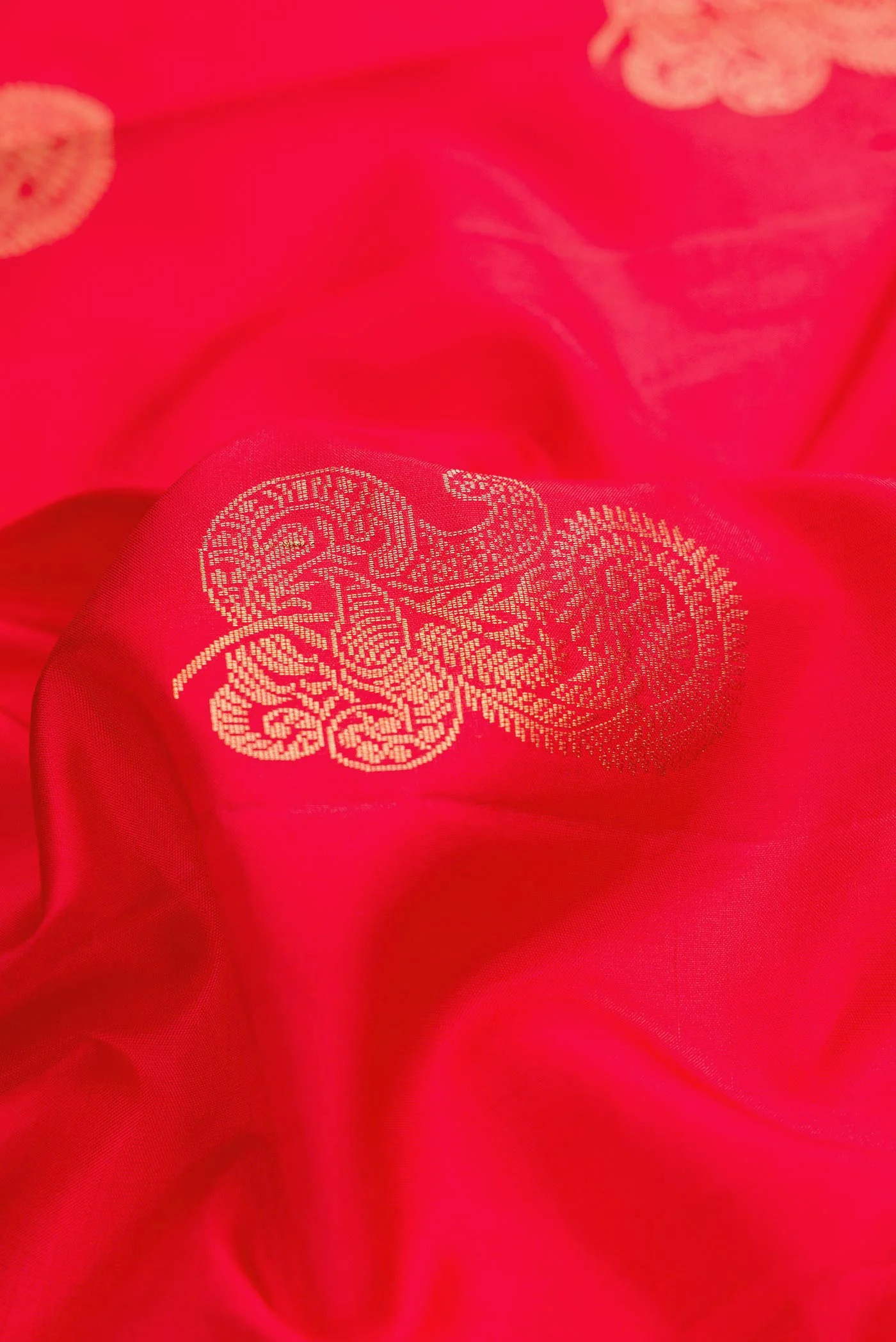 Red with Pink Color Soft Silk Saree - Image 2