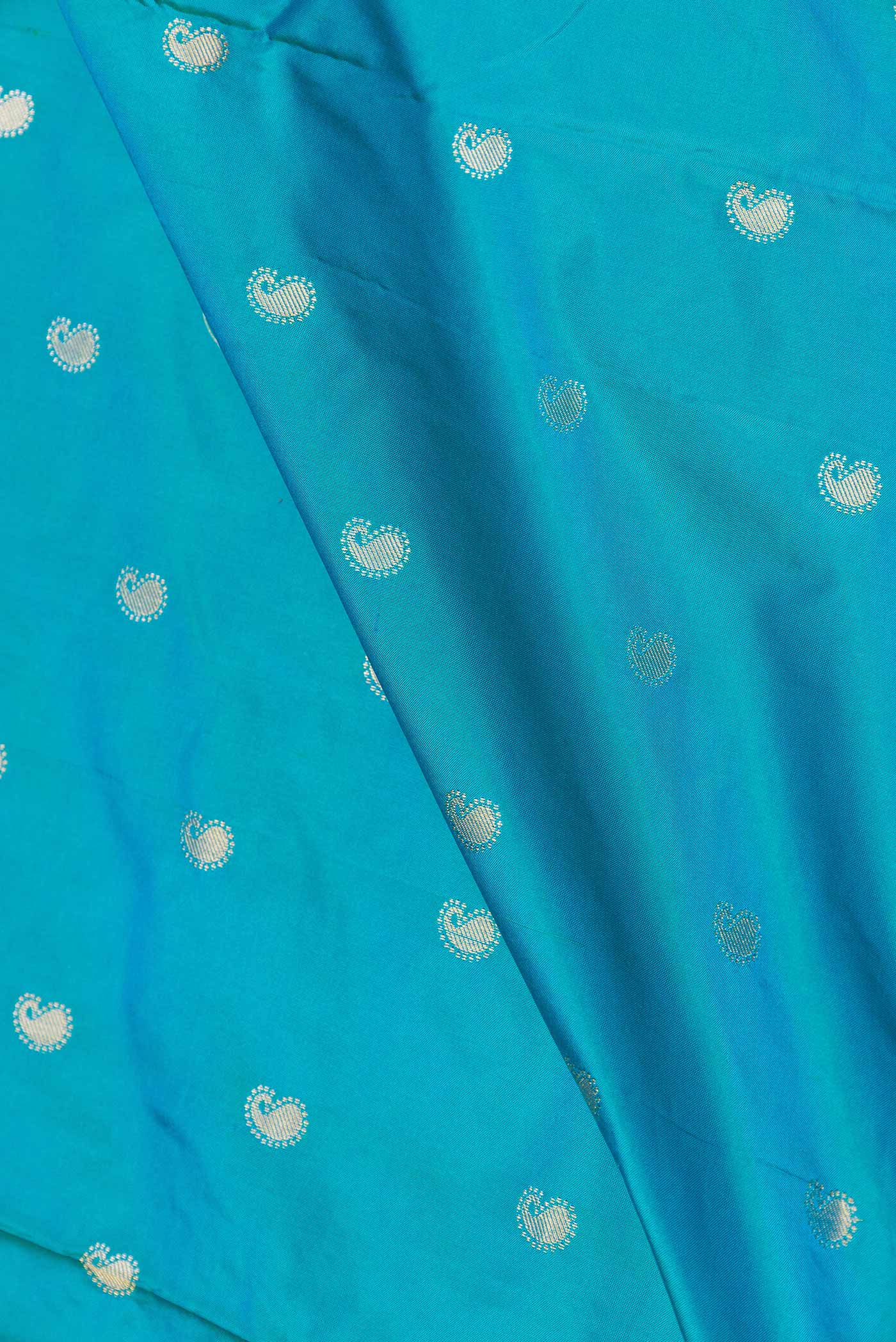 Sky Blue Dual Tone Paithani Silk Saree - Image 2