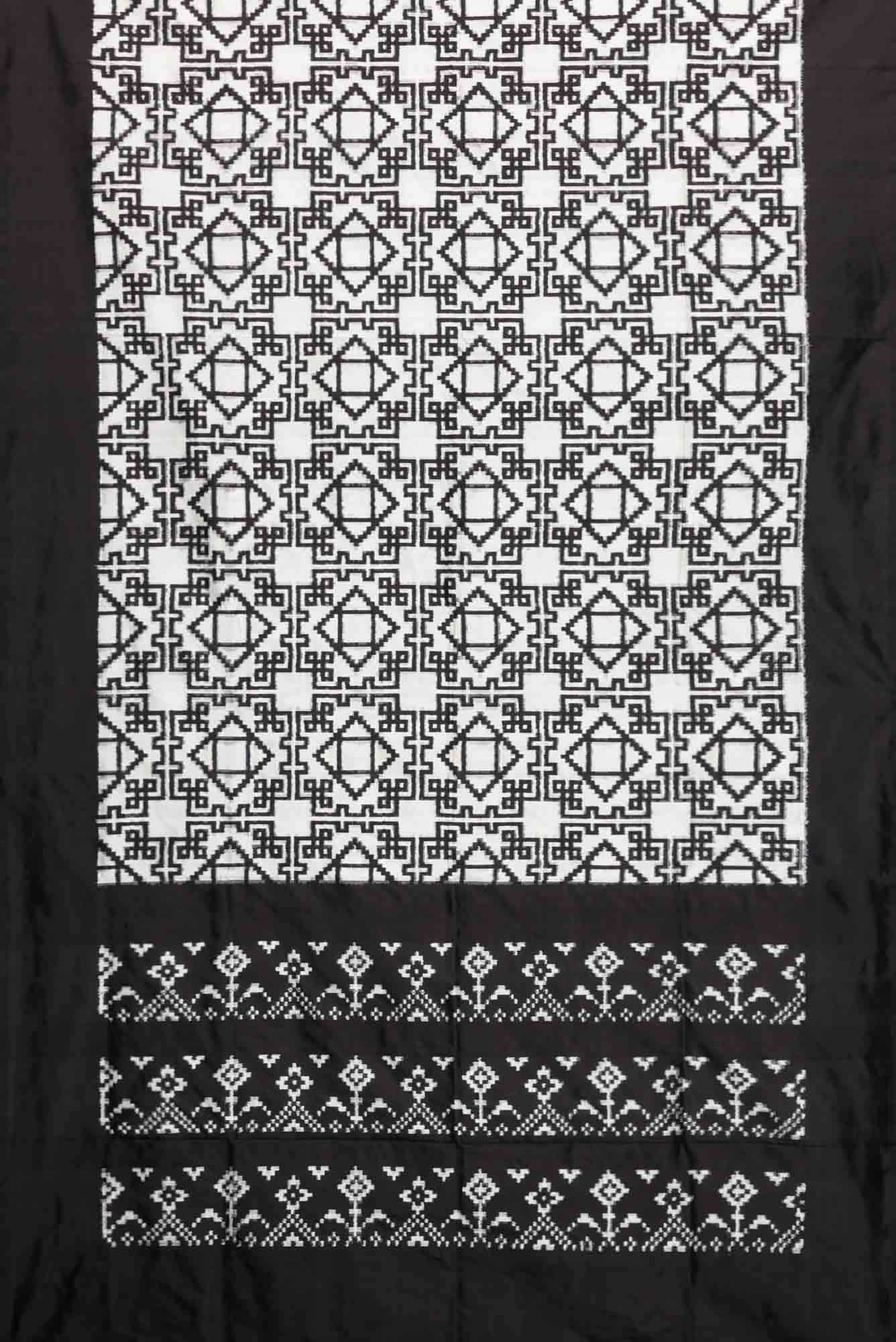 White Dual Tone Double Ikat Saree - Image 4