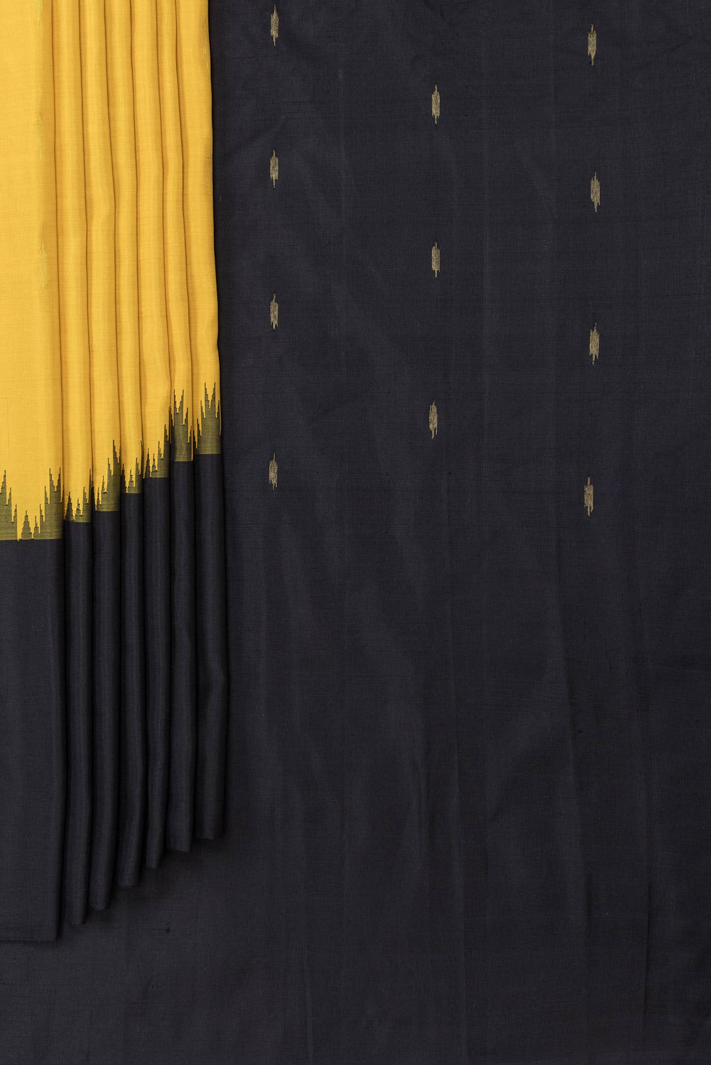 Yellow Dual Tone Gadwal Silk Saree - Image 2